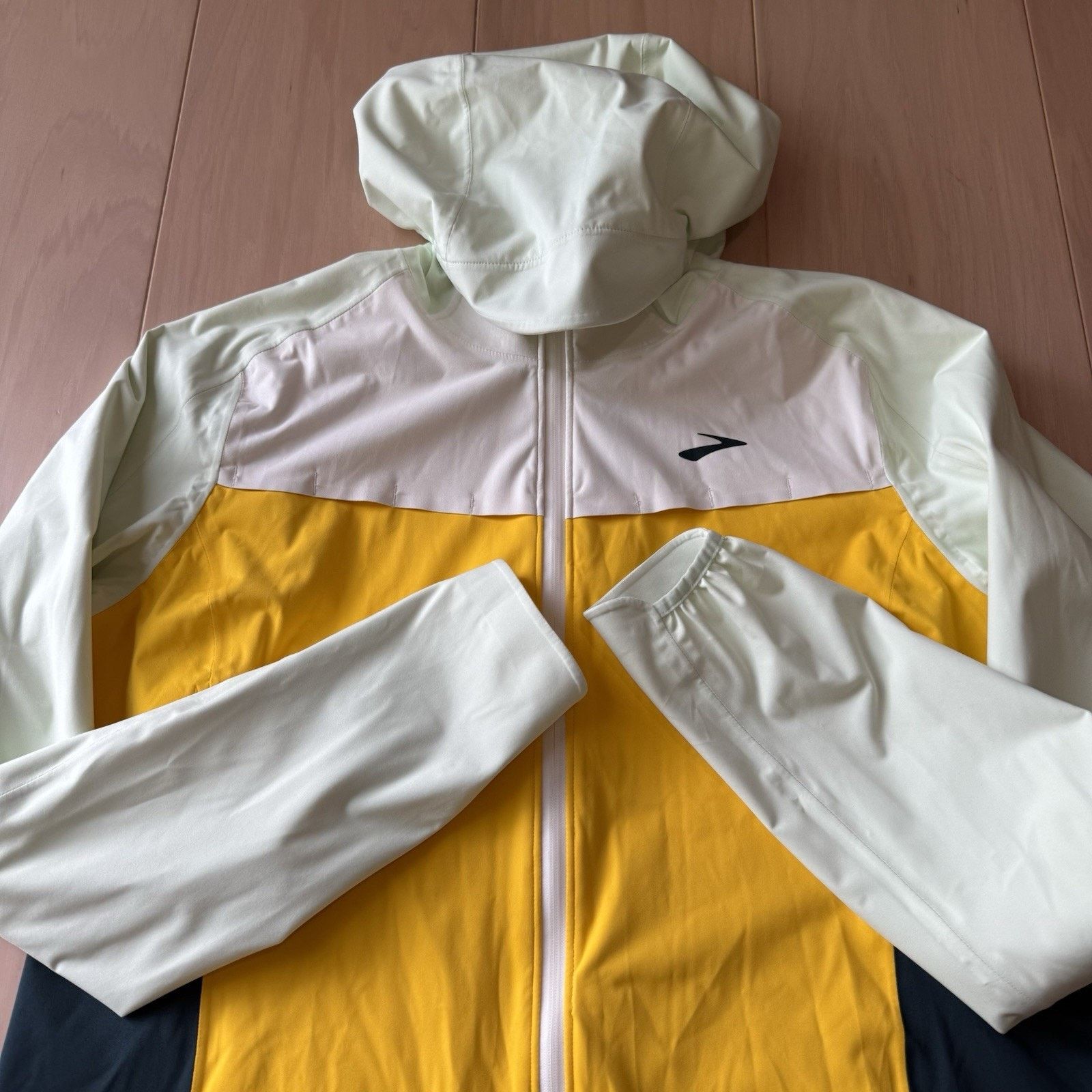 Brooks Brooks Running High Point Waterproof Jacket Women's Largevie Size L / US 10 / IT 46 - 4 Thumbnail