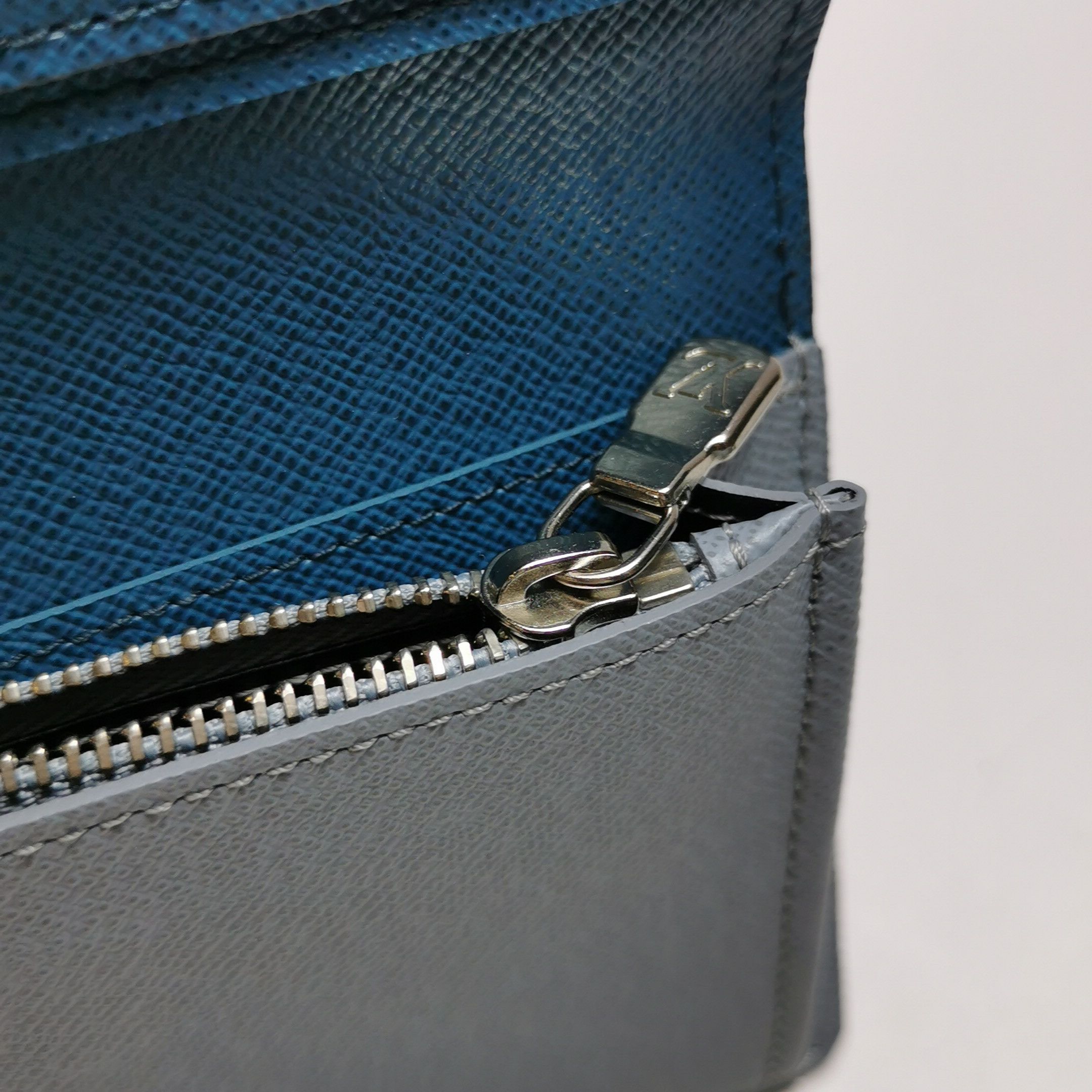 Louis Vuitton Louis Vuitton (LV) Brazza cowhide color matching water ripp Size ONE SIZE - 5 Thumbnail