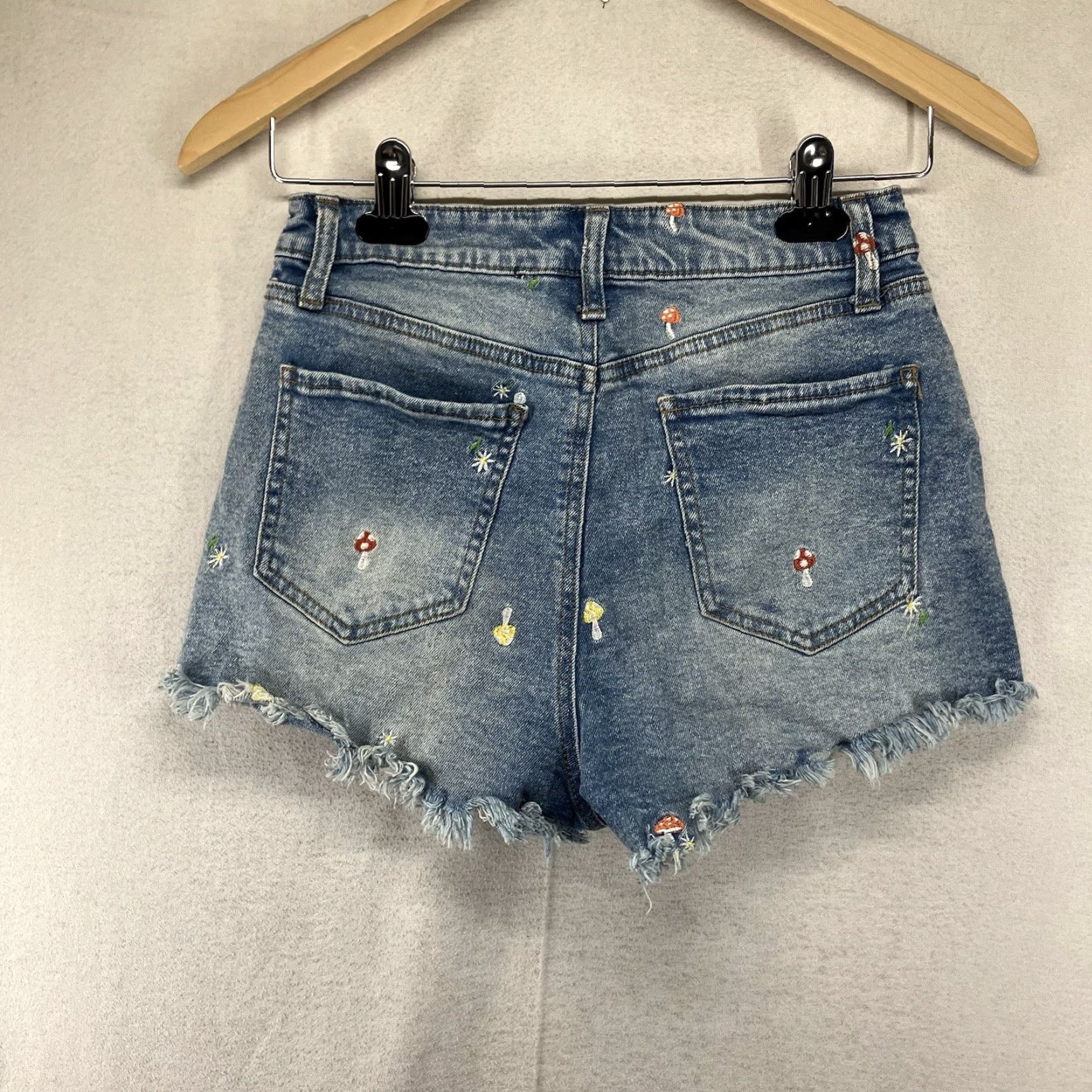 Vintage VINTAGE Tinseltown Juniors High Rise Denim Shorts 5 Embroidered Mushrooms Y2K Festival Womens Size 27" / US 4 / IT 40 - 2 Thumbnail