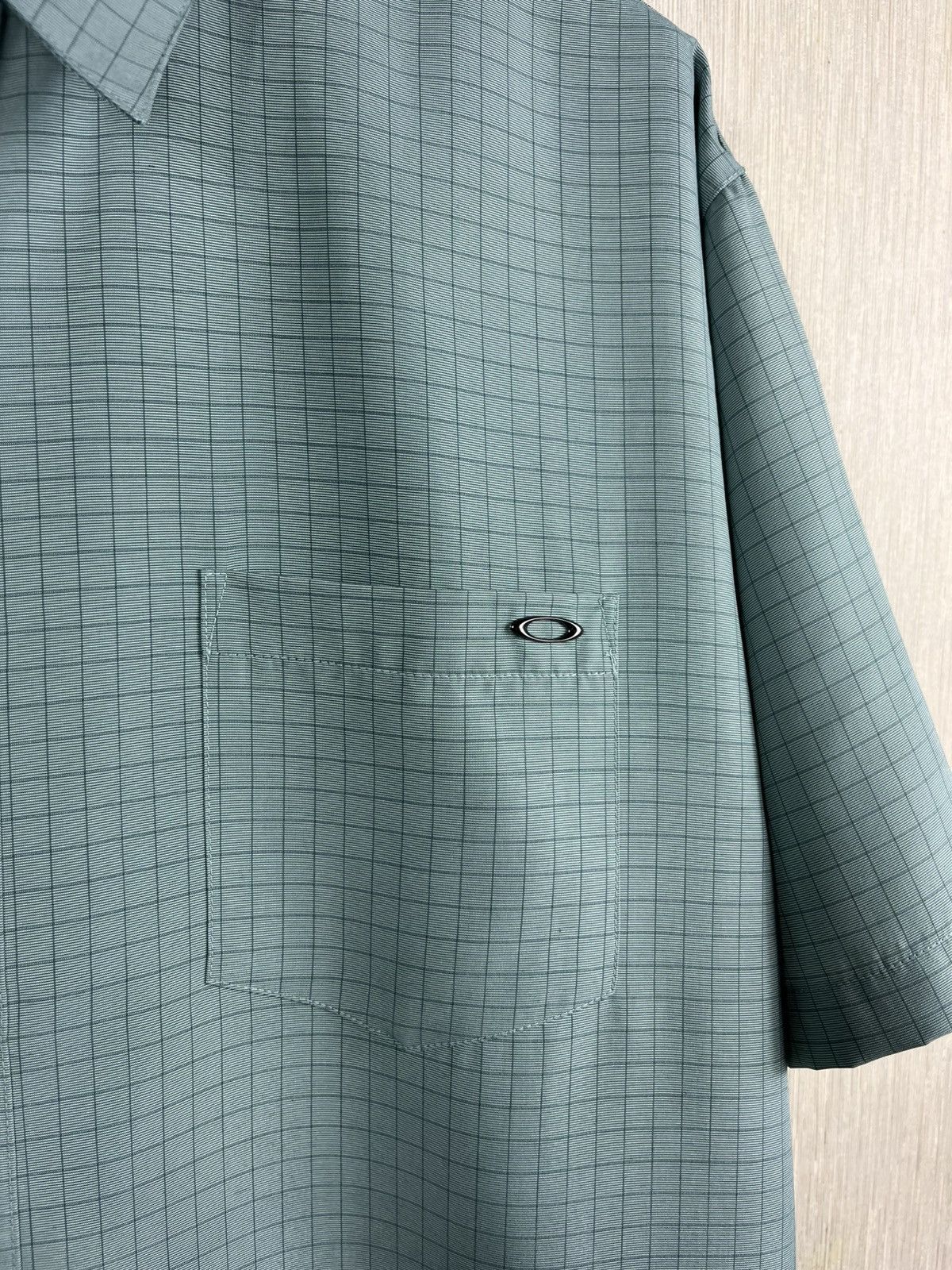 Oakley Vintage Oakley checked gorpcore pocket shirt with small logo Size US XL / EU 56 / 4 - 7 Thumbnail