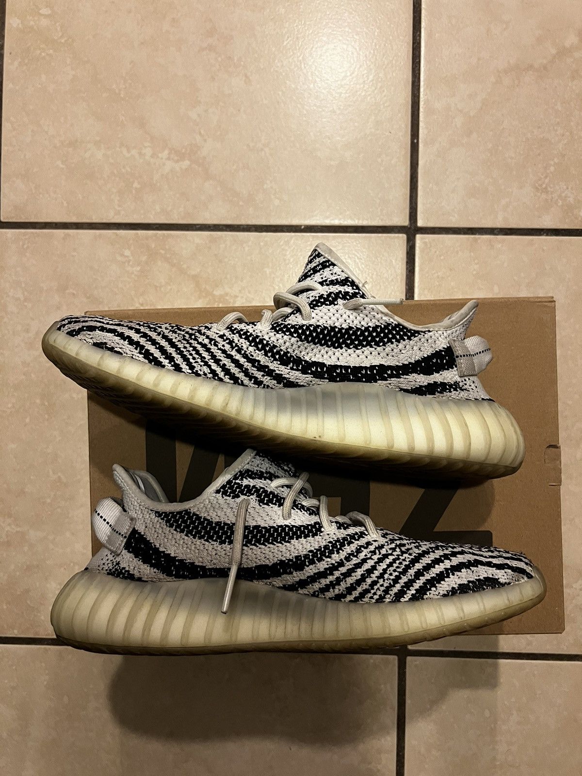 Adidas Adidas Yeezy 350 Zebra Size US 9.5 / EU 42-43 - 2 Thumbnail