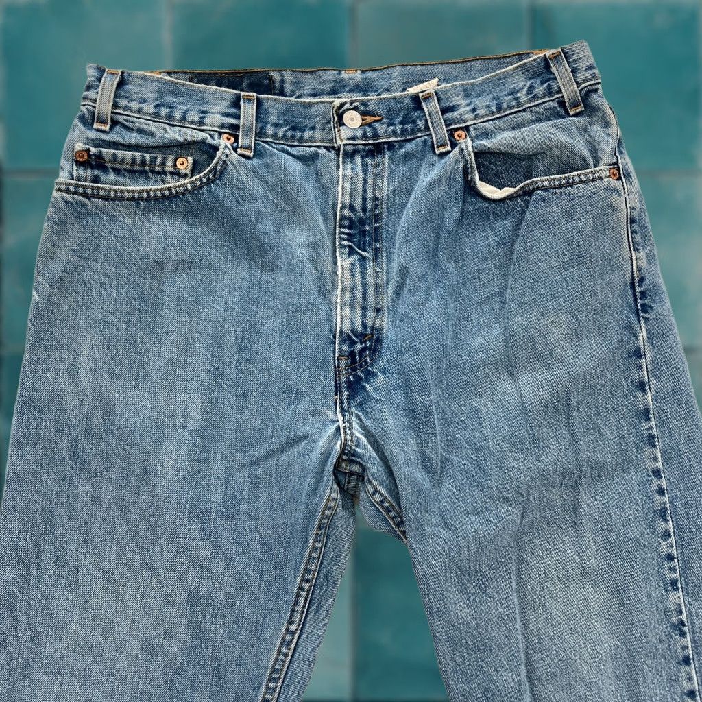 Levi's Vintage Levi's 505 Jeans Mens 36x30 Straight Denim Blue Medium Wash 2002 Y2K Levi's 500 Series 5-Pocket Design Regular Rise Mens Jeans Size US 36 / EU 52 - 1 Thumbnail