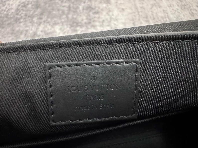 Louis Vuitton Louis Vuitton TAKEOFF Small Messenger Bag Size ONE SIZE - 5 Thumbnail