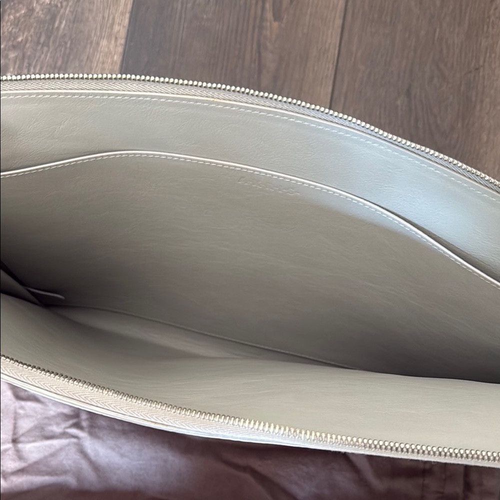Akris Akris Silver Gray Clutch with Sleek Minimalist Design Size ONE SIZE - 6 Thumbnail