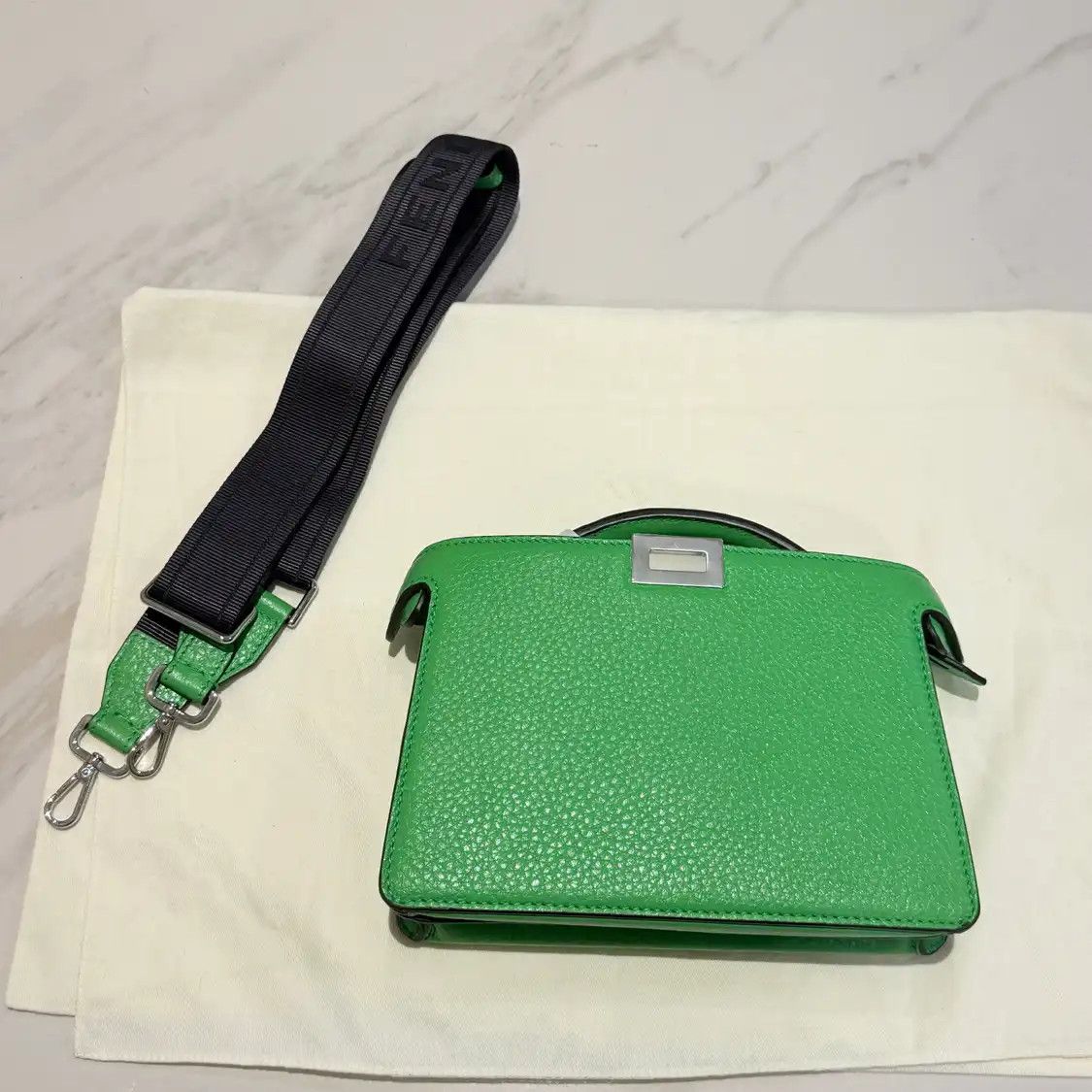 Fendi FENDI Peekaboo Essential Small green cowhide leather crossbody bag silver hardwa Size ONE SIZE - 1 Thumbnail