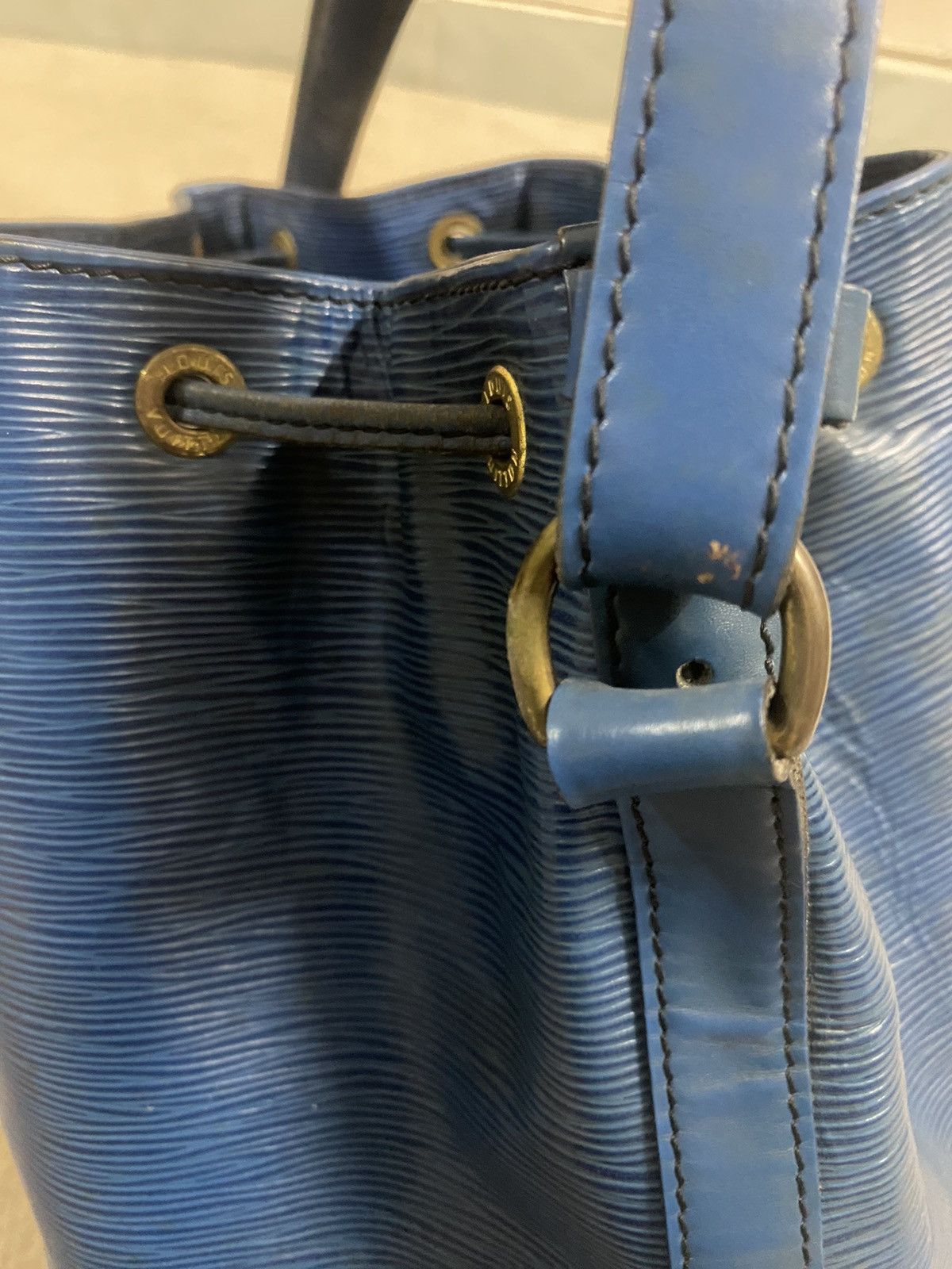 Louis Vuitton Louis Vuitton Blue Epi Bucket Size ONE SIZE - 13 Thumbnail