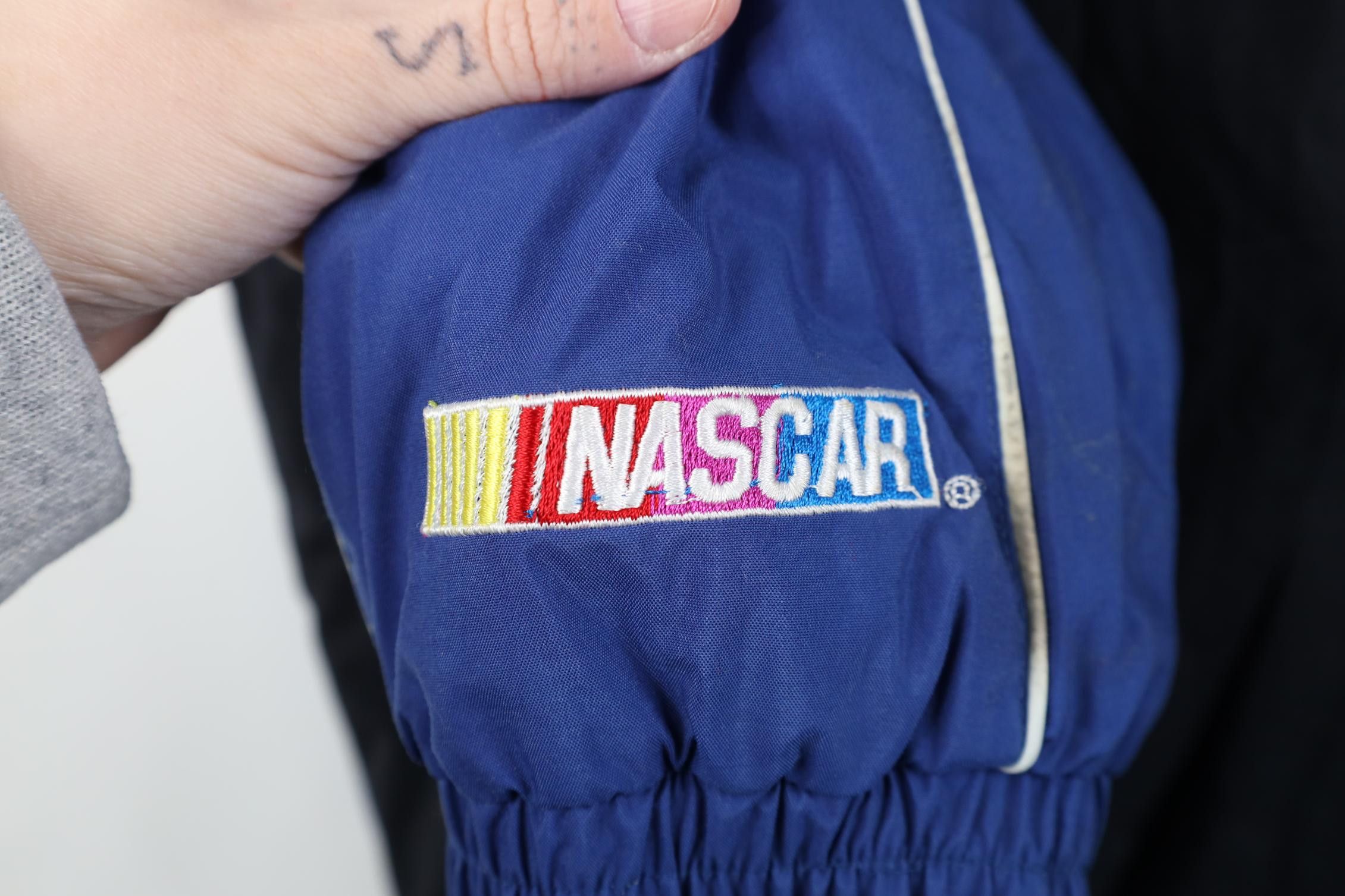 Vintage Vintage 90s Y2K NASCAR Pfizer Racing Team Mark Martin Jacket Size US L / EU 52-54 / 3 - 7 Thumbnail