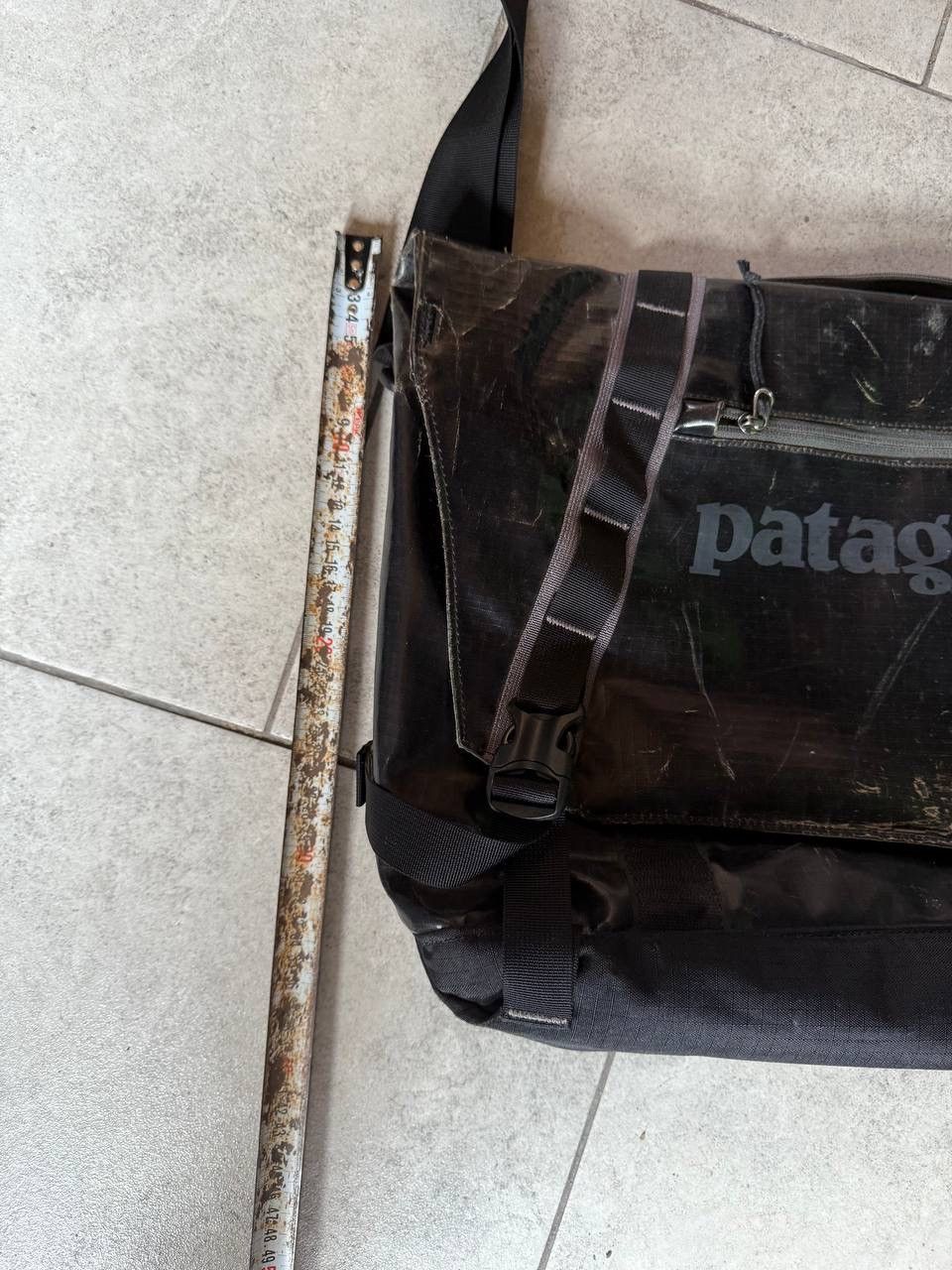 Patagonia Vintage Patagonia Black Hole Messenger Bag RaRE Y2K Size ONE SIZE - 14 Thumbnail