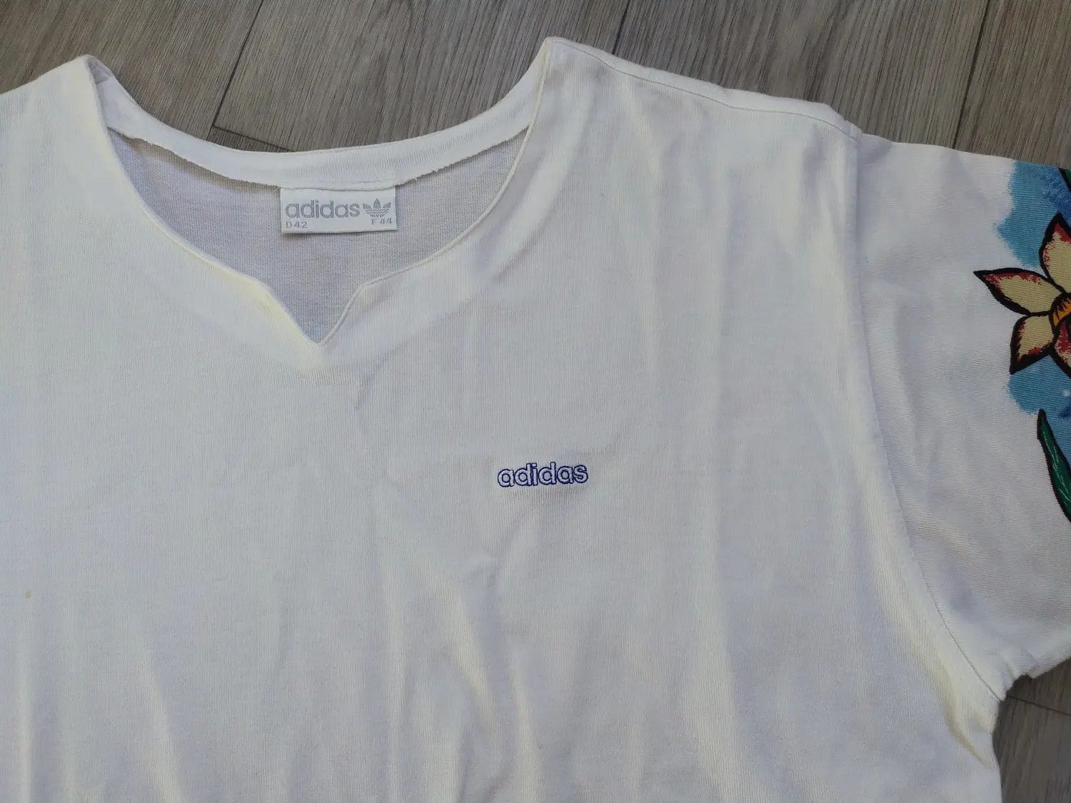 Adidas × Vintage Adidas vintage flower sleeves t-shirt Size US L / EU 52-54 / 3 - 2 Thumbnail