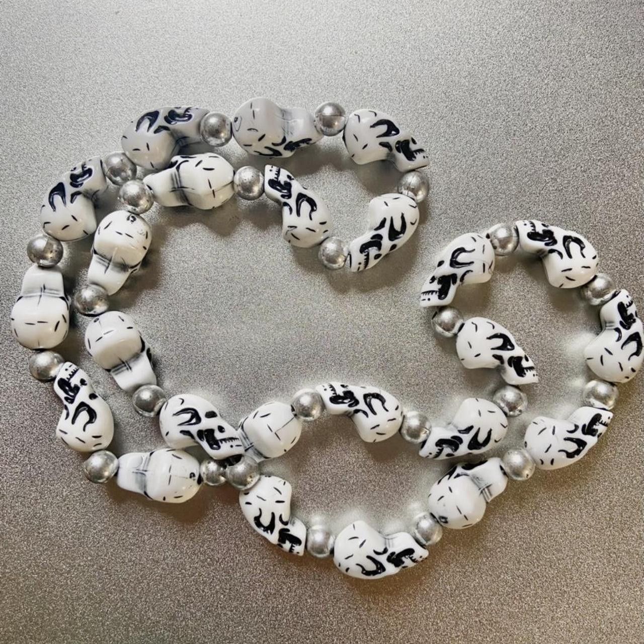 Jewelry × Other SILVER BEADED ALIEN SKULL WHITE NECKLACE Size ONE SIZE - 5 Thumbnail