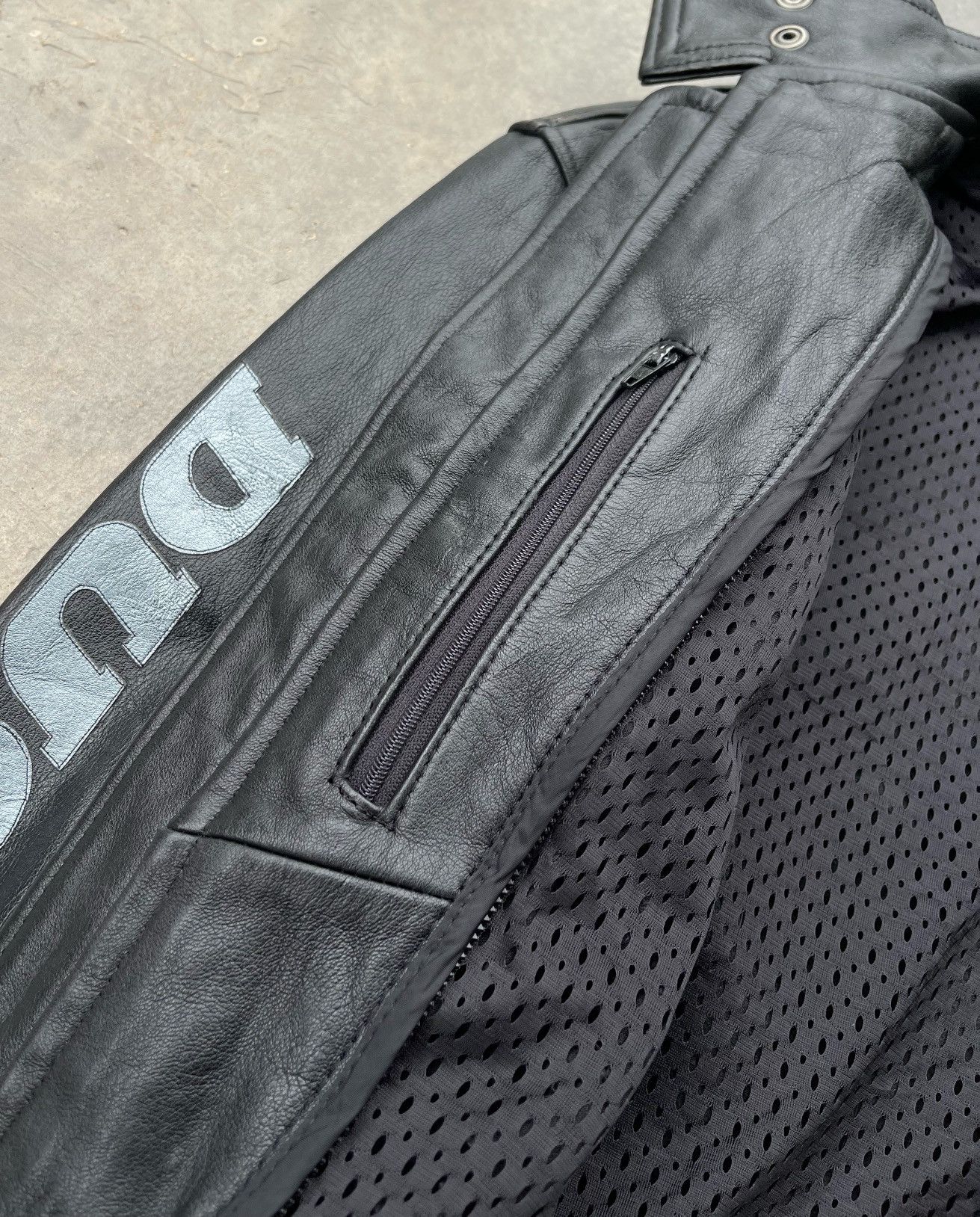 Ducati × Kadoya 🔥RARE🔥 DUCATI ITALY BY KADOYA GENUINE LEATHER RAIDER JACKET Size US M / EU 48-50 / 2 - 19 Thumbnail