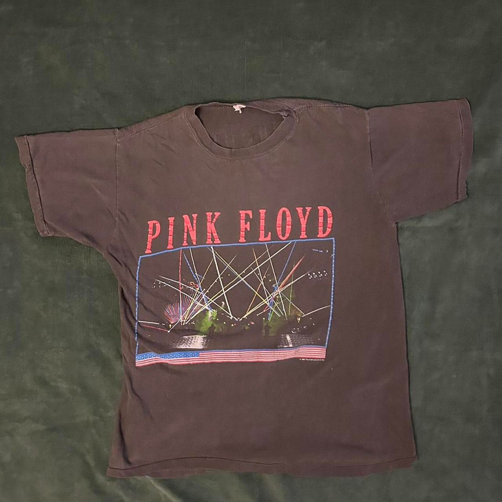 Pink Floyd Vintage 1987 pink floyd world Size US L / EU 52-54 / 3 - 1 Thumbnail