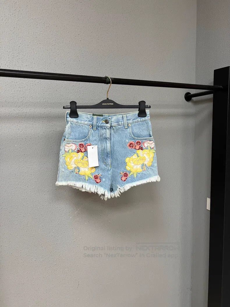Gucci Gucci Floral embroidery, tassels, denim shorts Size 28" / US 6 / IT 42 - 1 Thumbnail