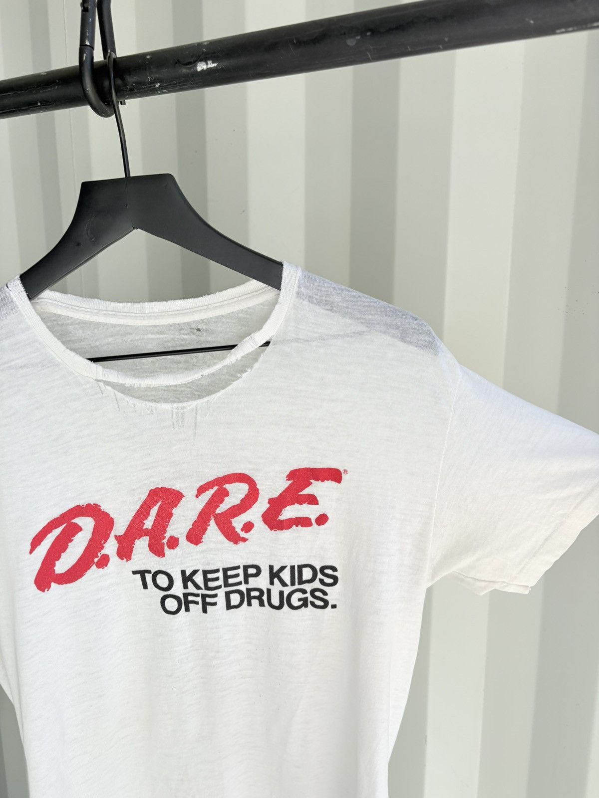 Vintage Dare Resist Drug Thrashed Distressed Faded Shirt Grunge Band Size US L / EU 52-54 / 3 - 2 Thumbnail