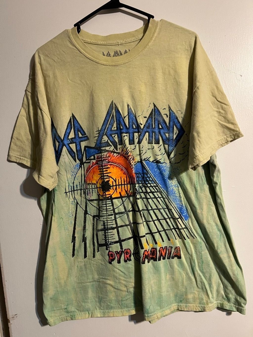 Def Leppard Men's Def Leppard Pyromania Yellow Green Short Sleeve Tee S Size US S / EU 44-46 / 1 - 1 Thumbnail
