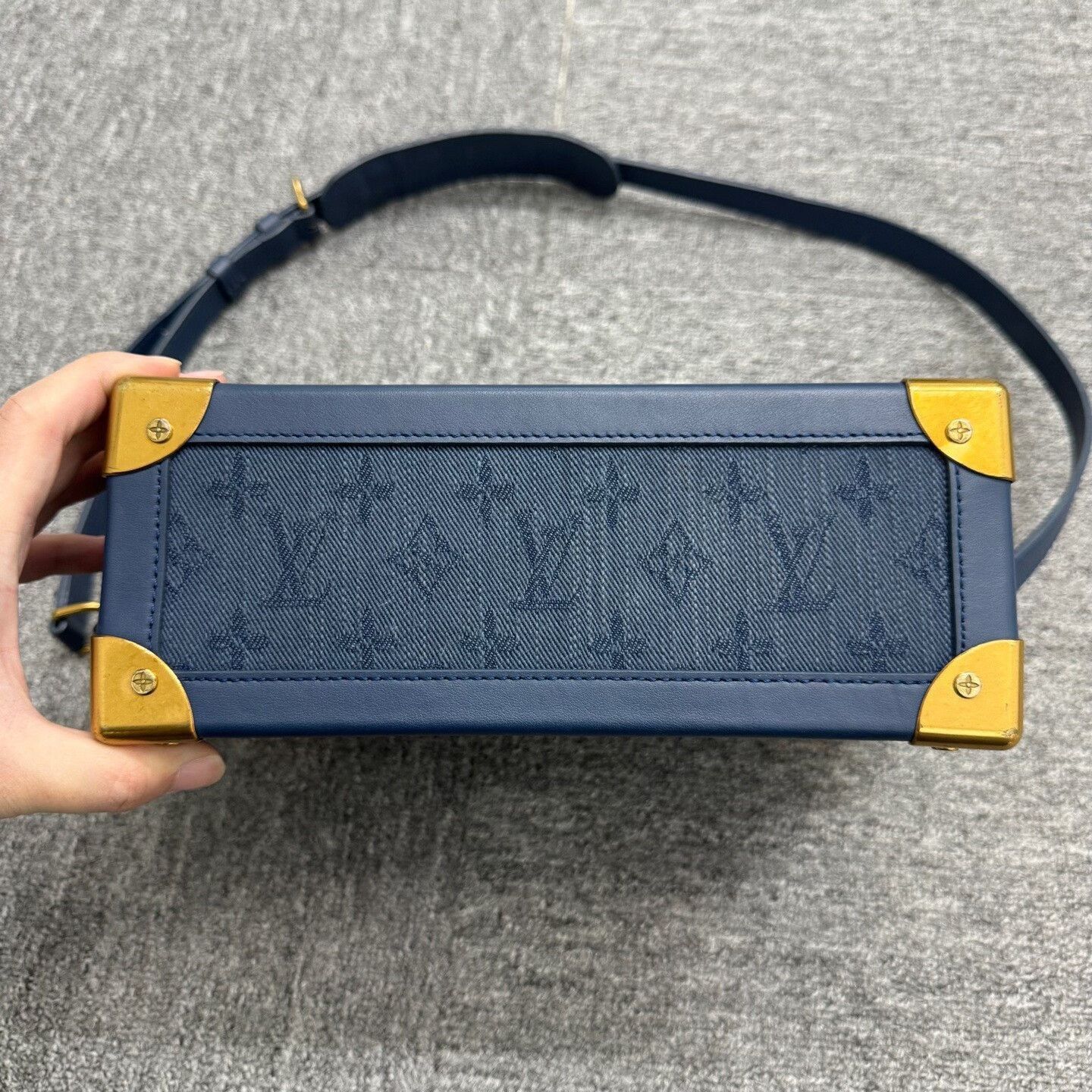 Louis Vuitton louis vuitton blue denim box bag. Size ONE SIZE - 5 Thumbnail