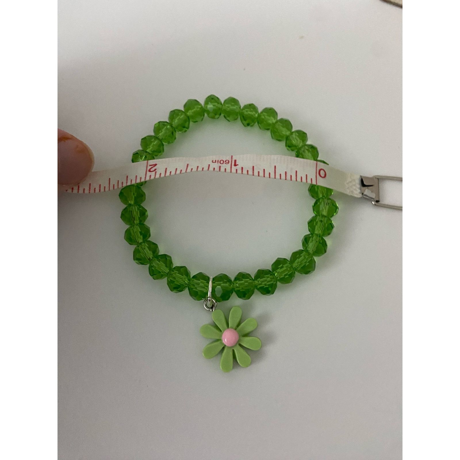 Handmade glass bead bracelet with daisy charm Size ONE SIZE - 3 Thumbnail