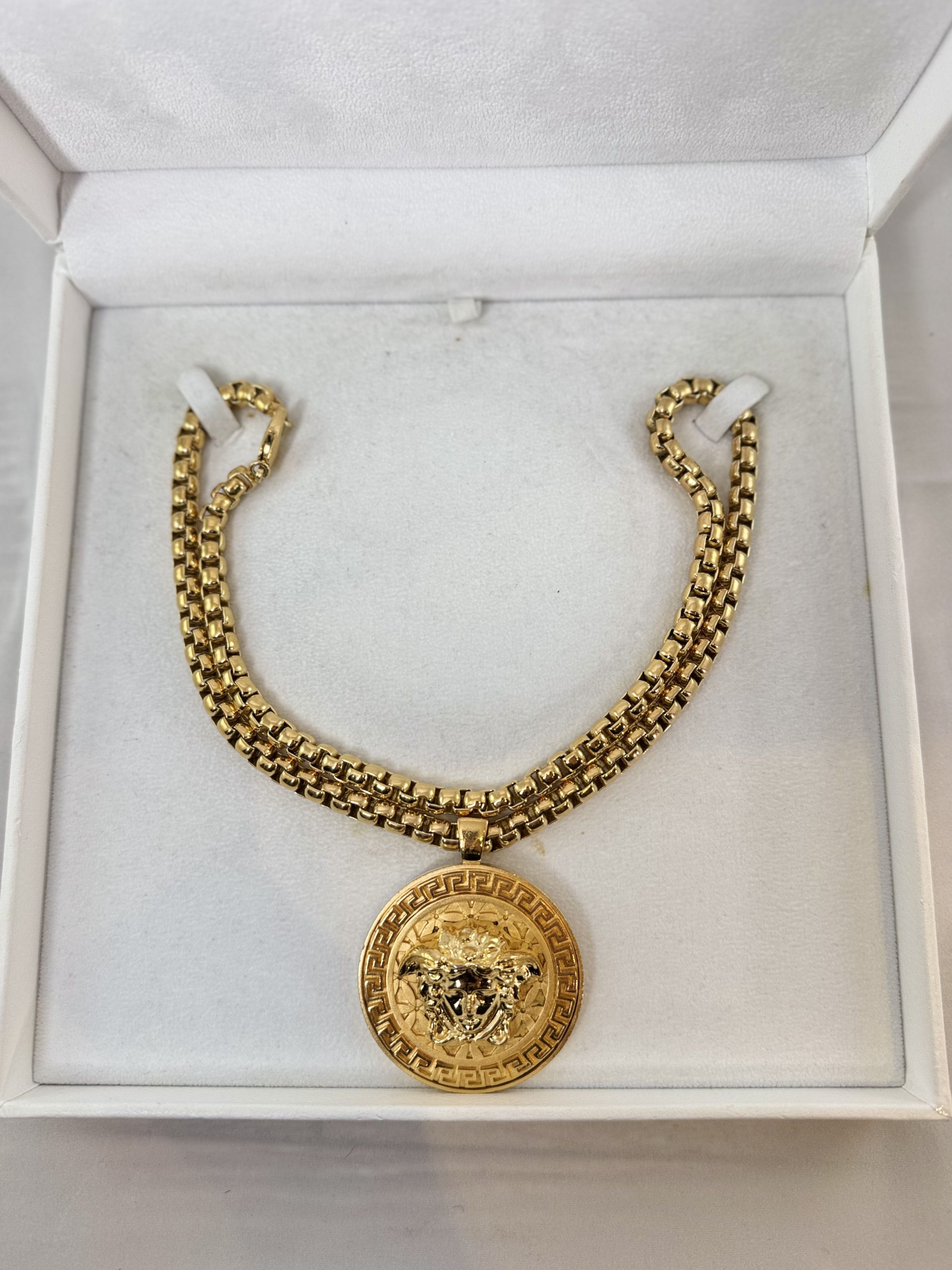 Versace Versace Medusa gold necklace, complete set, good condition Size ONE SIZE - 2 Thumbnail