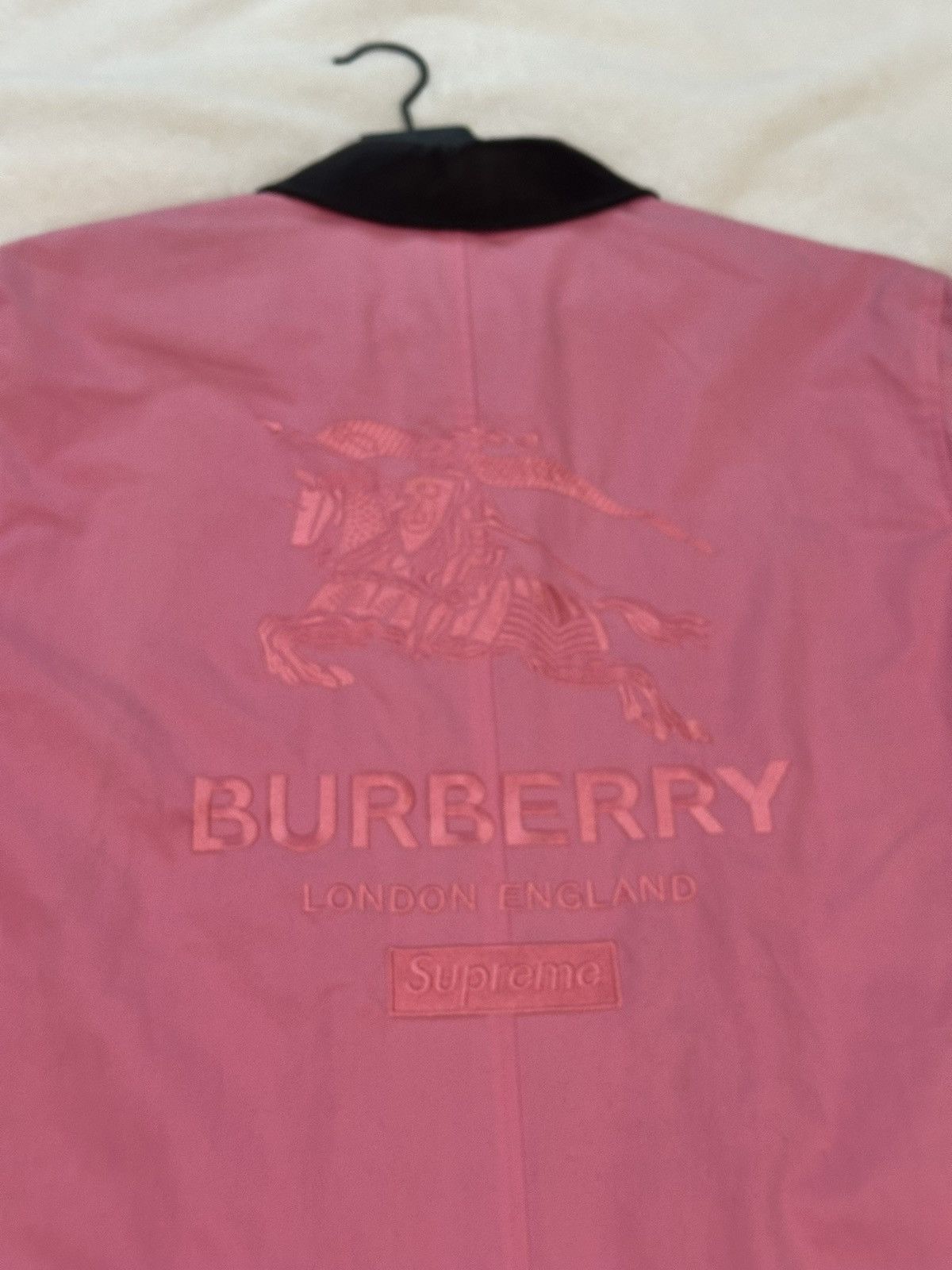 Burberry × Supreme Supreme X Burberry, pink trenchcoat size XL brand new Size US XL / EU 56 / 4 - 18 Thumbnail