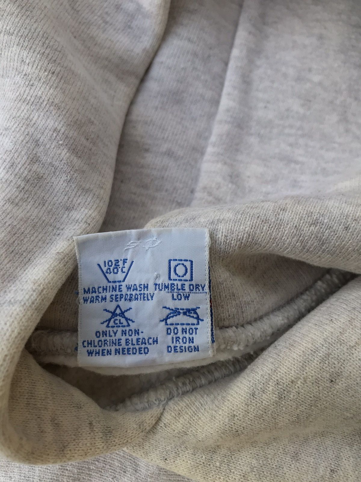 Champion Vintage Champion Reverse Weave Script Logo Sweater Large Size US L / EU 52-54 / 3 - 9 Thumbnail