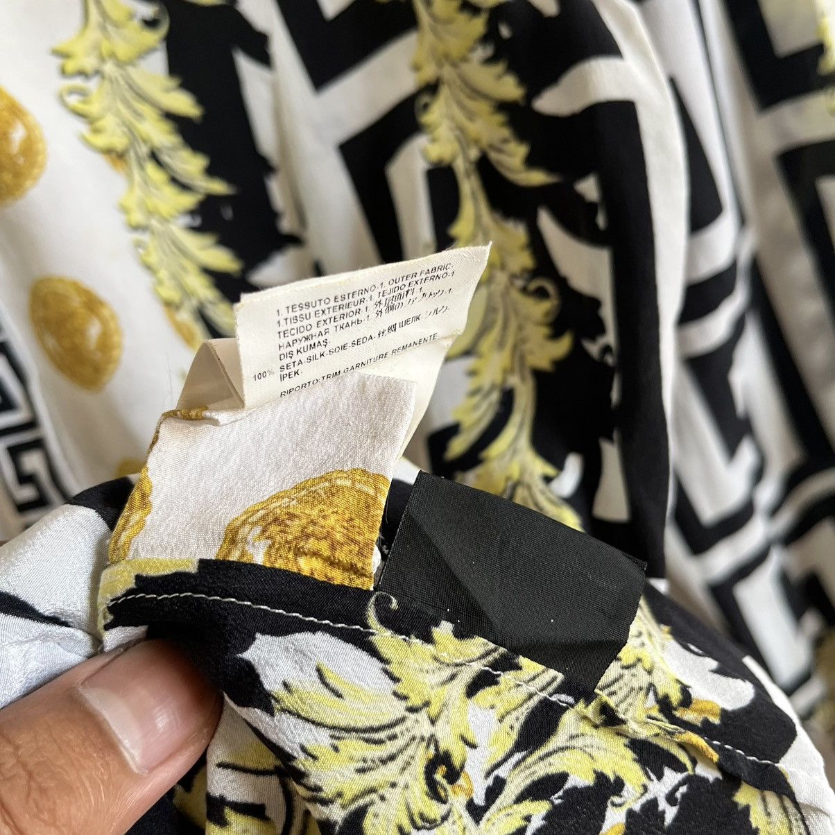Versace VERSACE PRINTED SILK SHIRT Size XS / US 0-2 / IT 36-38 - 10 Thumbnail