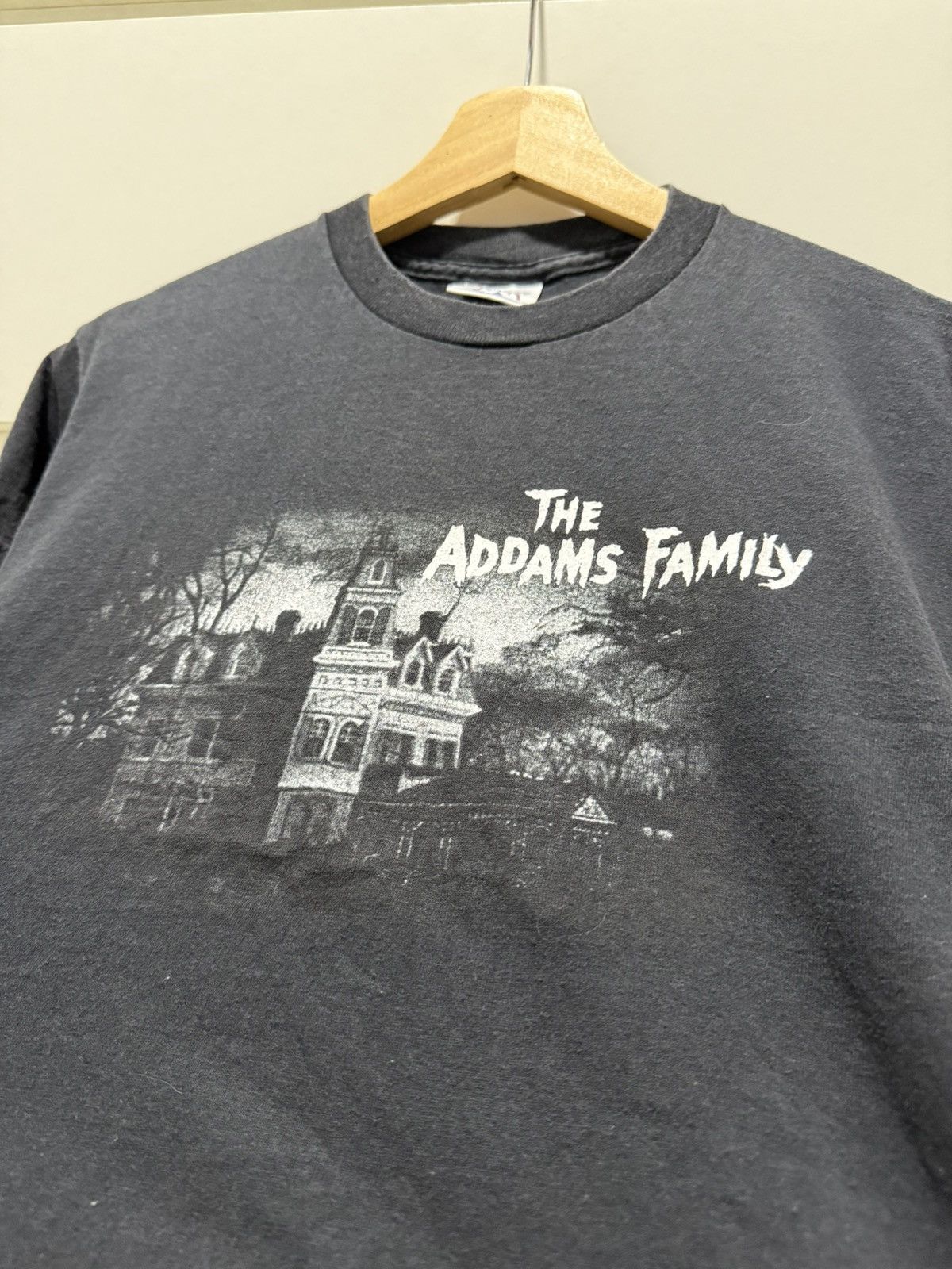 Expert Horror × Vintage Vintage The Addams Family Tee Size US XXS / EU 40 - 2 Thumbnail