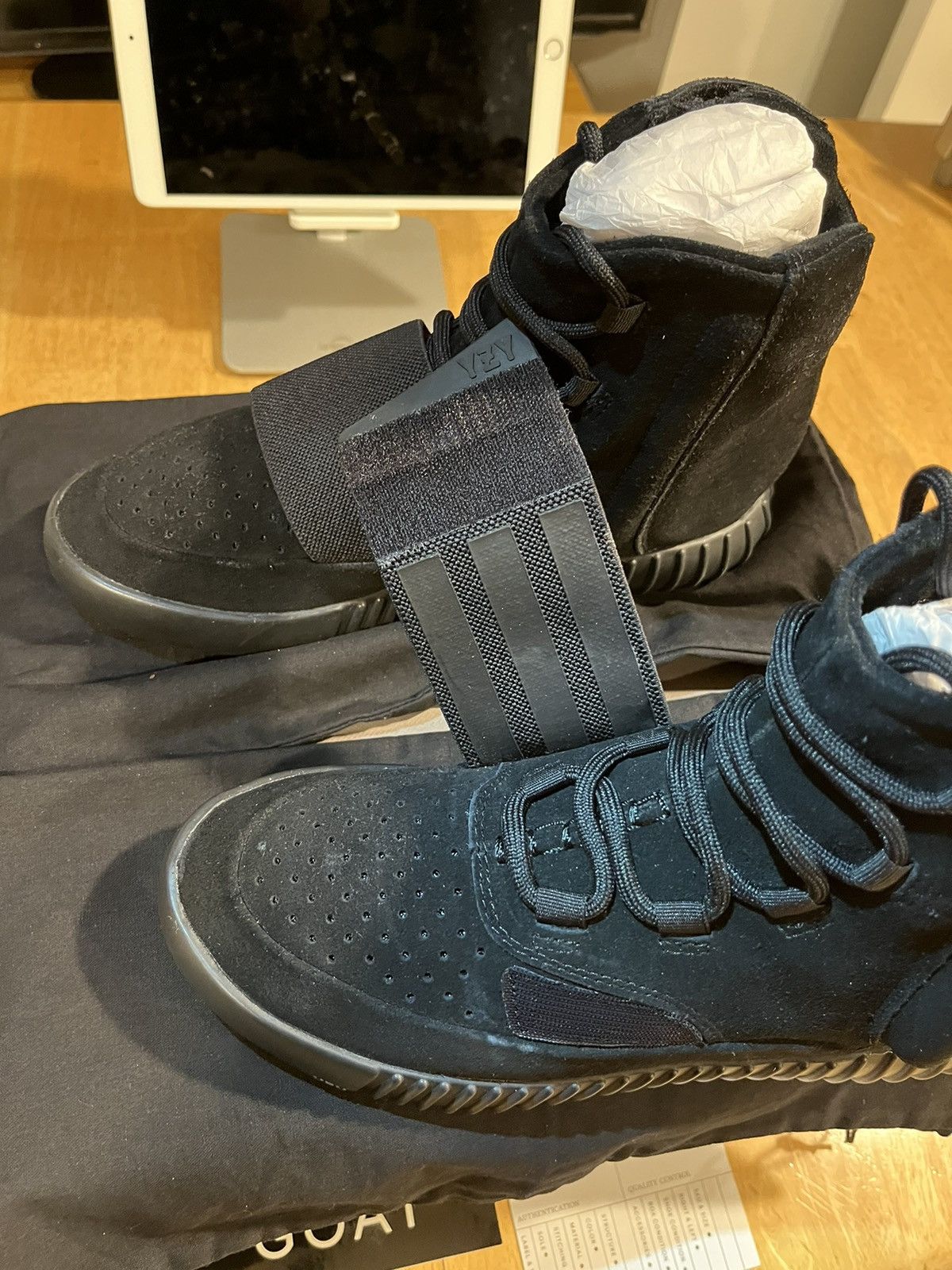 Adidas × Kanye West Yeezy 750 Size US 7 / EU 40 - 8 Thumbnail