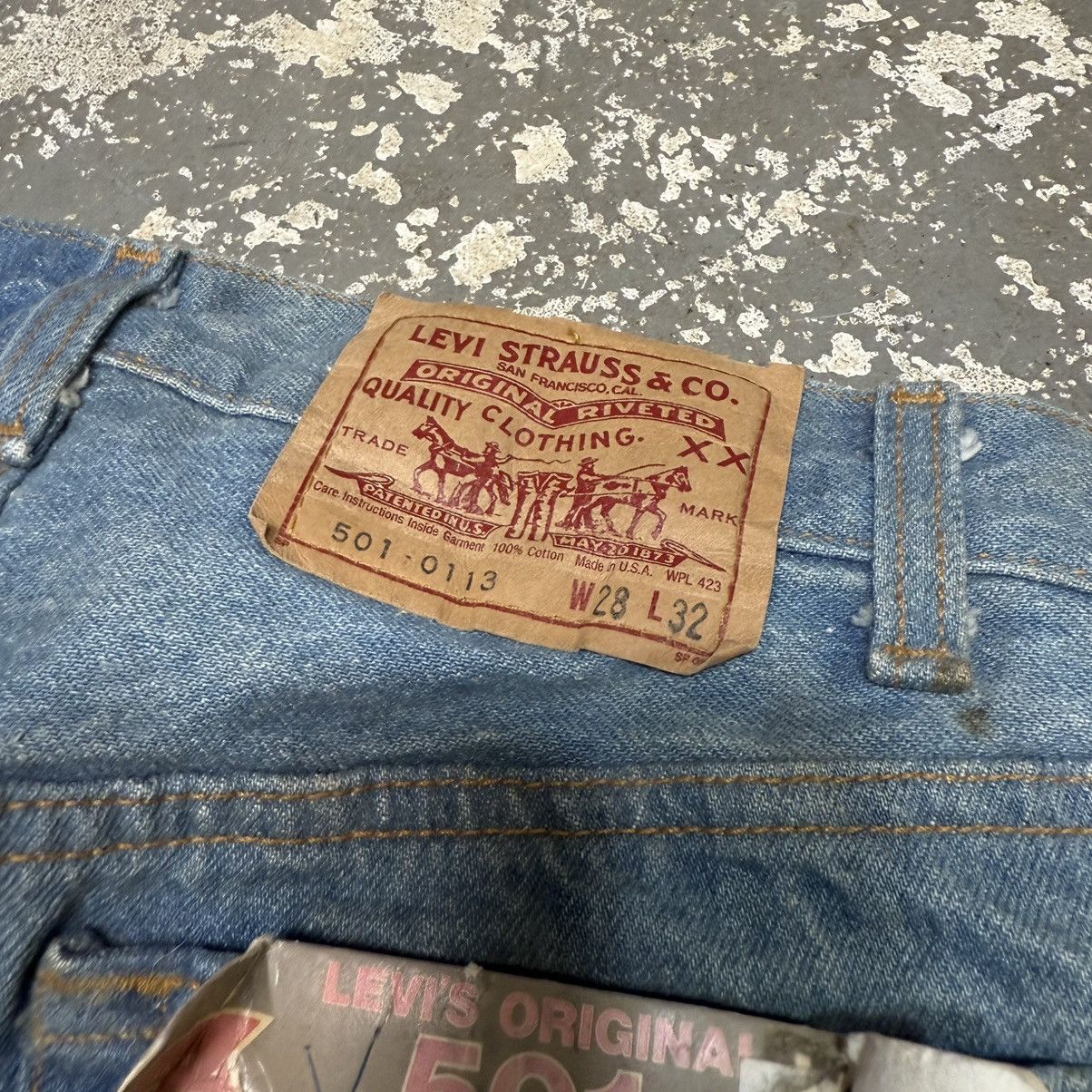 Levi's Vintage Levi’s 501 0113 Light Blue Denim Jeans USA NWT Size US 28 / EU 44 - 14 Thumbnail