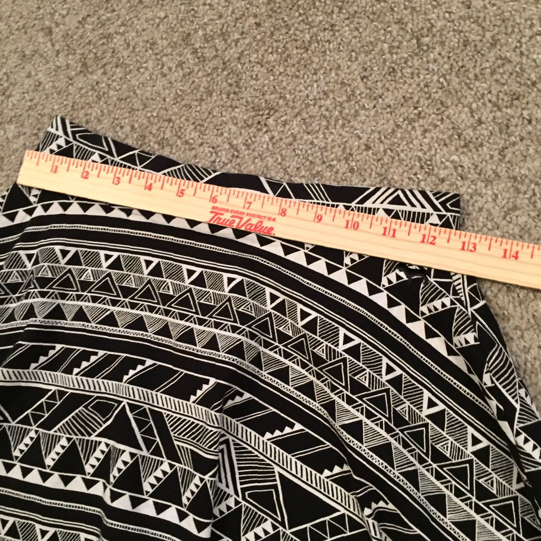 Victoria's Secret Victoria's Secret Skirt Short Black Geometric Pull On Unlined Flare S Women Size 28" / US 6 / IT 42 - 4 Thumbnail