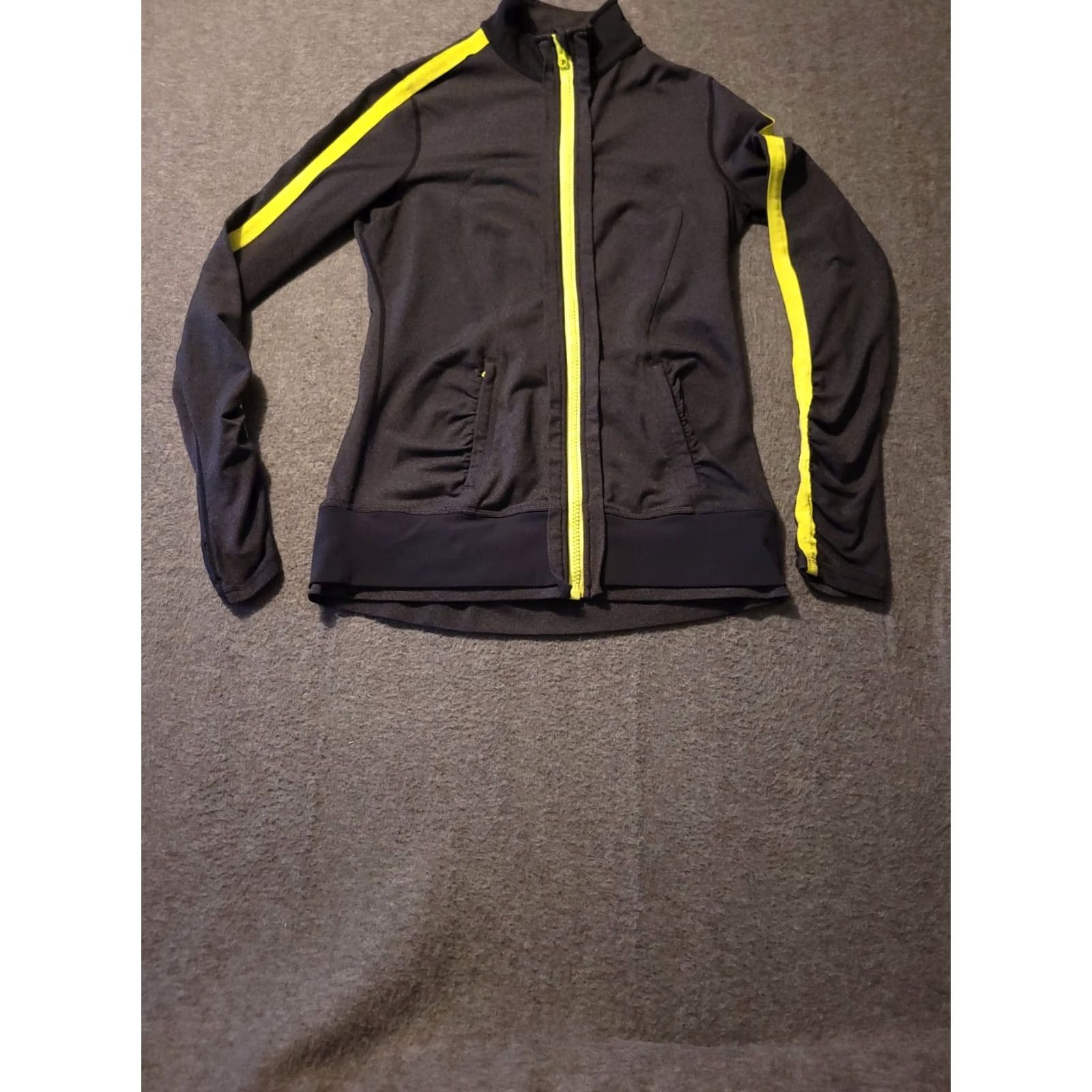 Lululemon Lululemon Jacket Women's 10 Long Sleeve Gray Full Zip Zip Pockets Activewear Running Jogging Walking Yoga Shirt Mens Girls Womens Size L / US 10 / IT 46 - 2 Thumbnail