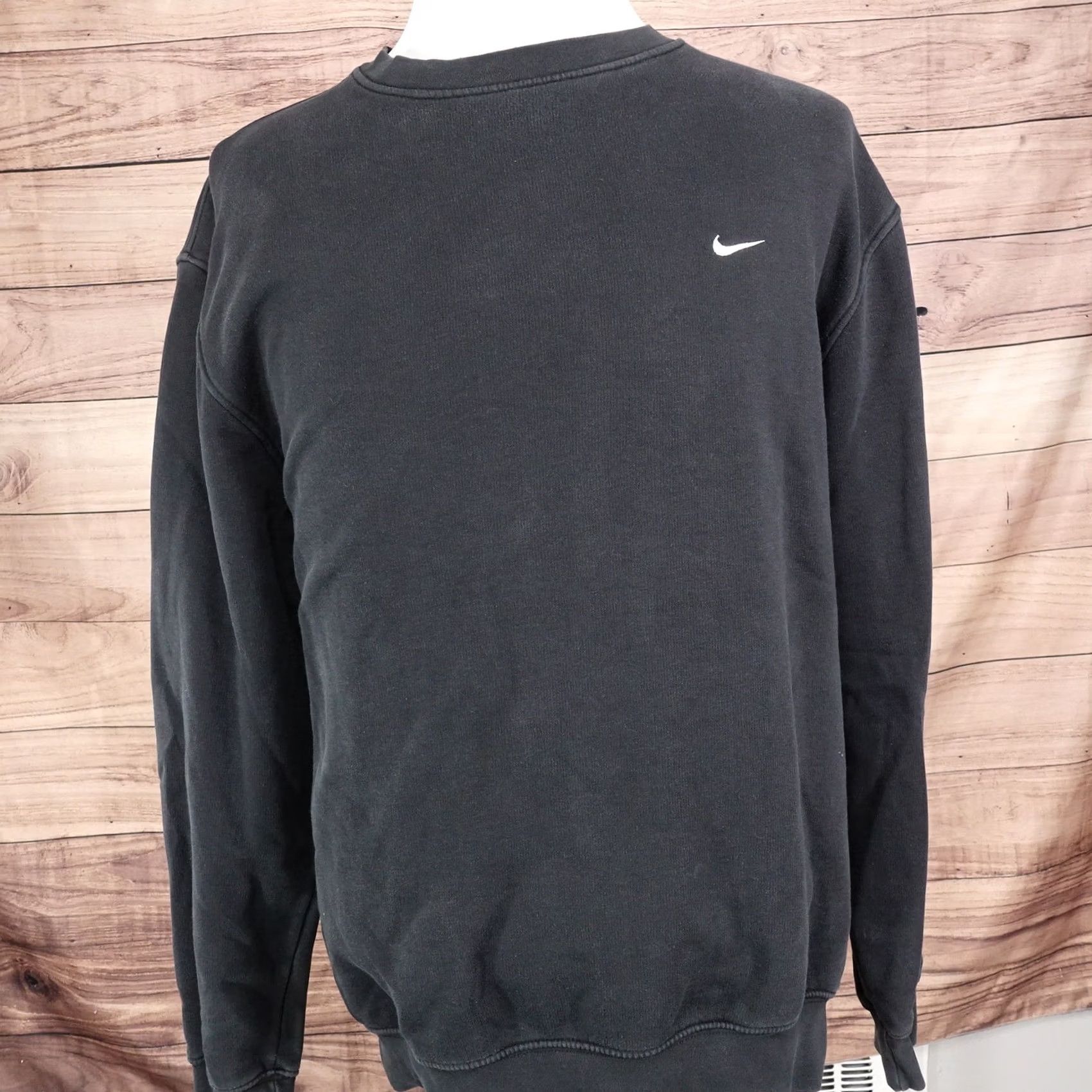 Nike VINTAGE NIKE SILVER BAR TAG 00s Y2K FADE BLACK CREW NECK SWEATSHIRT SZ L Size US L / EU 52-54 / 3 - 3 Thumbnail