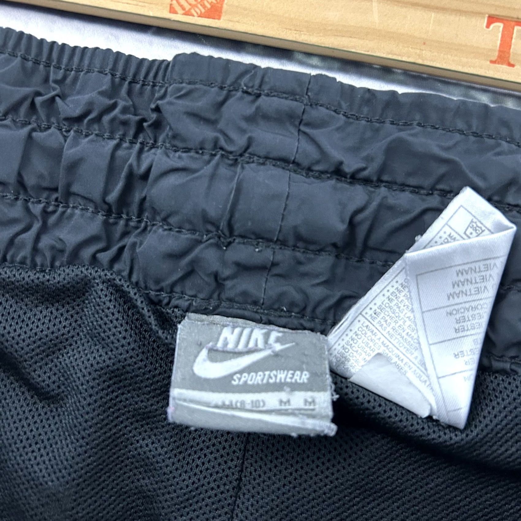 Nike VINTAGE Nike Track Pants Women's M Black 90s Activewear Pants Womens Medium Black 90s Nike Shorts? Size 32" / US 10 / IT 46 - 5 Thumbnail