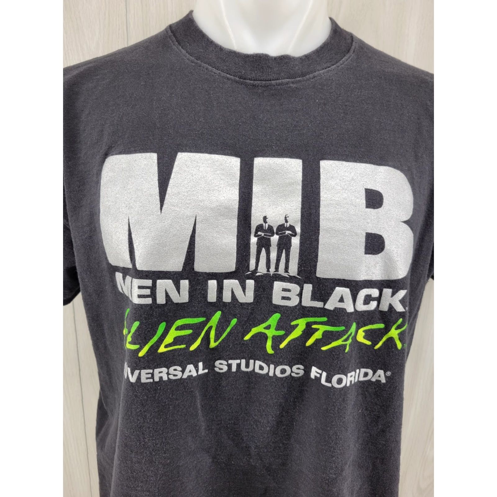 Vintage VINTAGE Universal Studios Hollywood Men In Black Shirt XL Short Sleeve Crew Neck Black Cotton Graphic Print Logo USA Movie Space 1990s Mens Size US XL / EU 56 / 4 - 2 Thumbnail