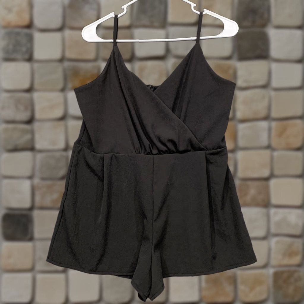 Vintage **Black Elastic Waist Women Romper Size L (Runs Small)** User: Women Black Elastic Waist Romper Size L (Runs Small) Size 36" / US 14 / IT 50 - 1 Thumbnail