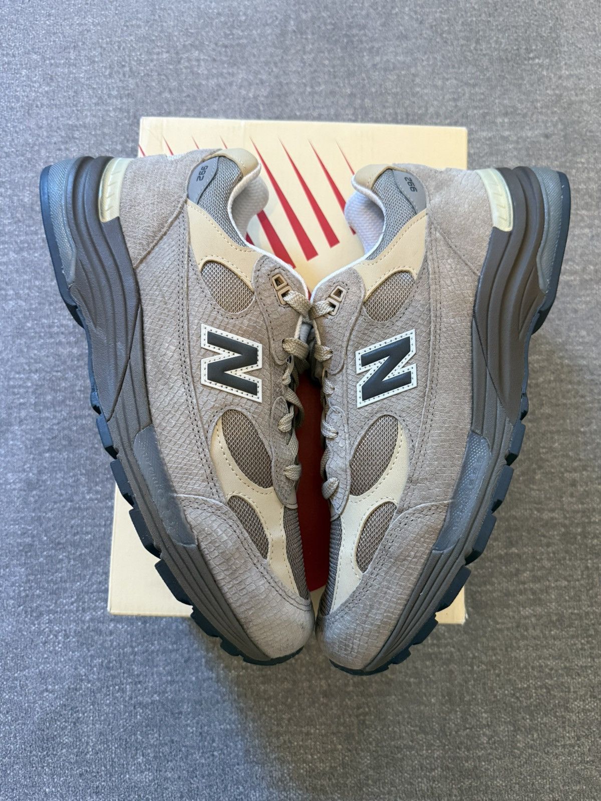 New Balance New Balance 992 Driftwood Mushroom Size US 11 / EU 44 - 6 Thumbnail