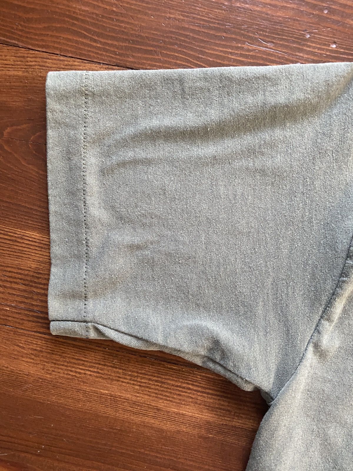 Fruit Of The Loom Vintage 90’s Old Jail Single Stitch Army Green Tee Size US L / EU 52-54 / 3 - 5 Thumbnail