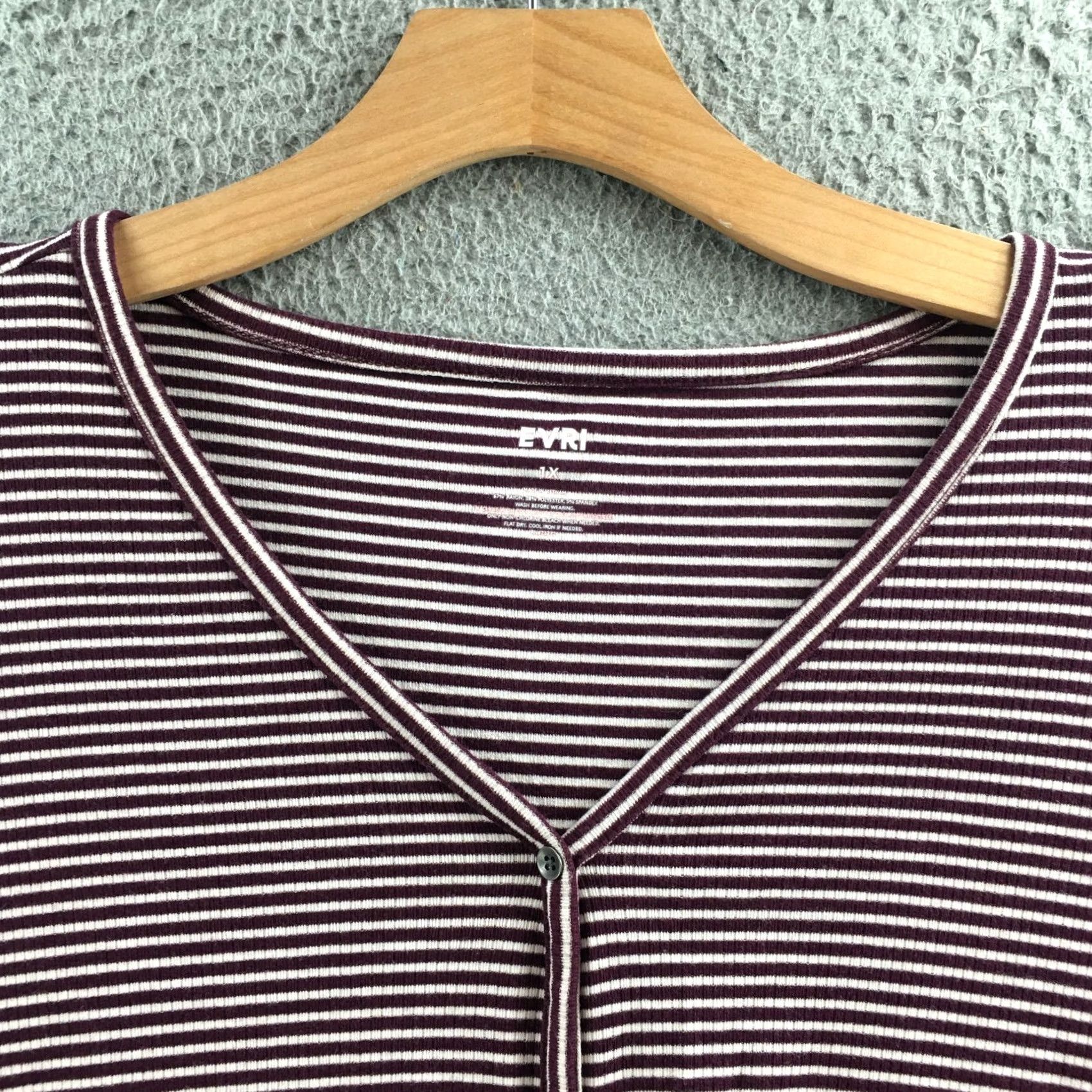 Vintage Evri Button Up Tee Casual Top Womens 1X Burgundy Striped Tie Front Long Sleeve Shirt Ladies 1X Red Size XL / US 12-14 / IT 48-50 - 3 Thumbnail