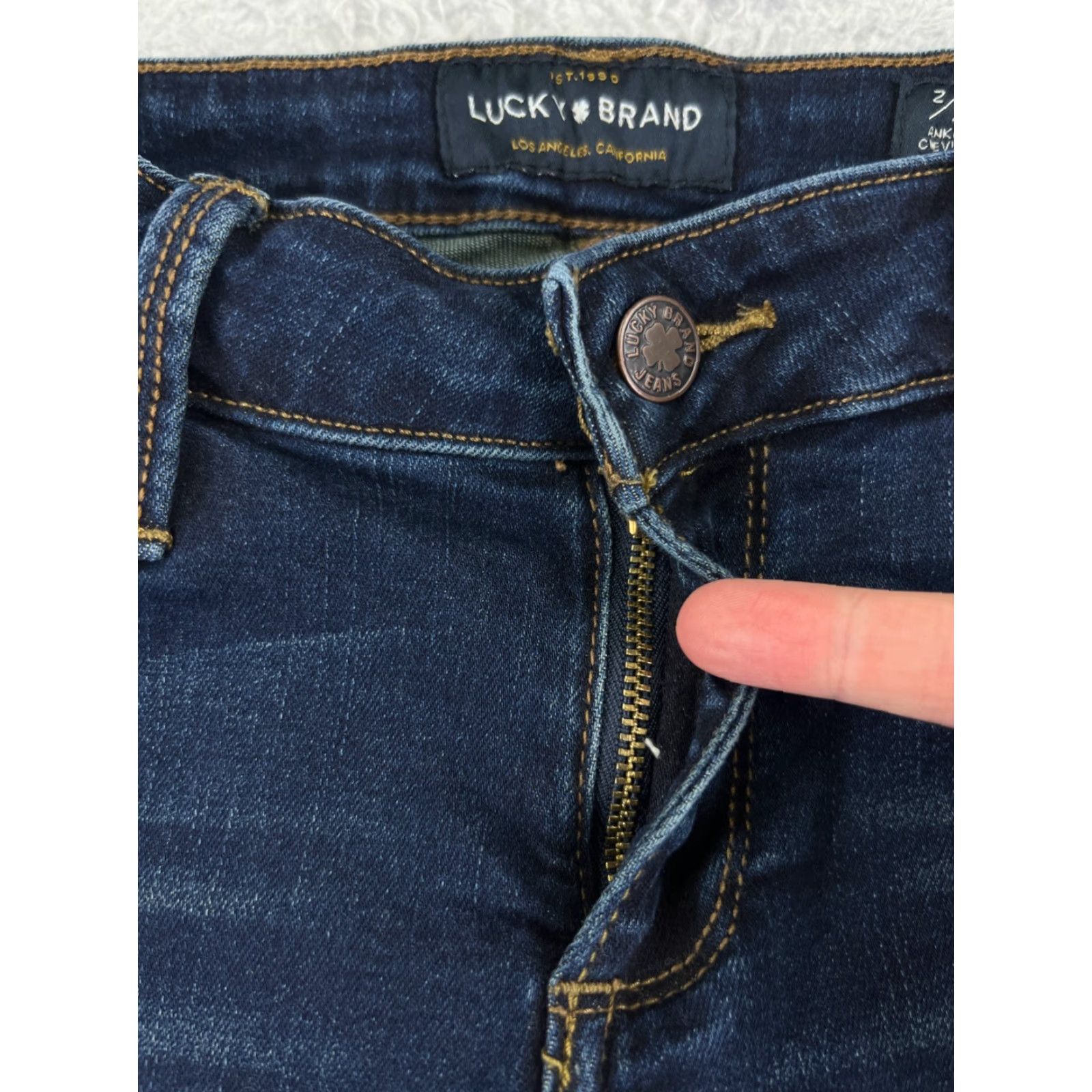 Lucky Brand VINTAGE Lucky Brand Jeans Women 2 Denim Blue Skinny 27 Inseam 26 Waist Dark Cotton Blend 5-Pocket USA Logo Embroidered Button Zip Casual Size 26" / US 2 / IT 38 - 5 Thumbnail