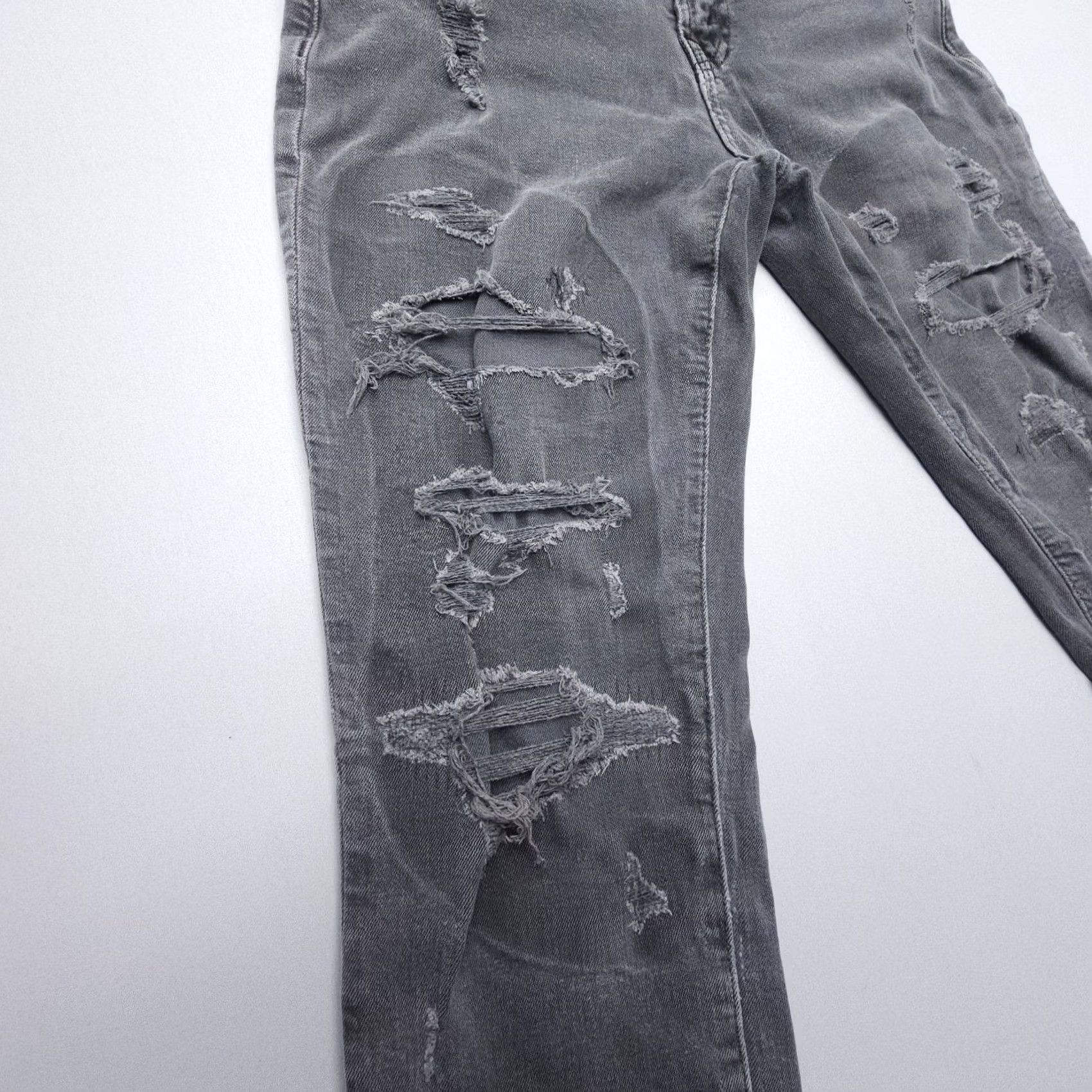American Eagle Outfitters American Eagle Outfitters Jeans Mens 29x32 Slim Distressed Grunge 5-Pocket Denim Gray Leather Logo? Size US 29 - 5 Thumbnail
