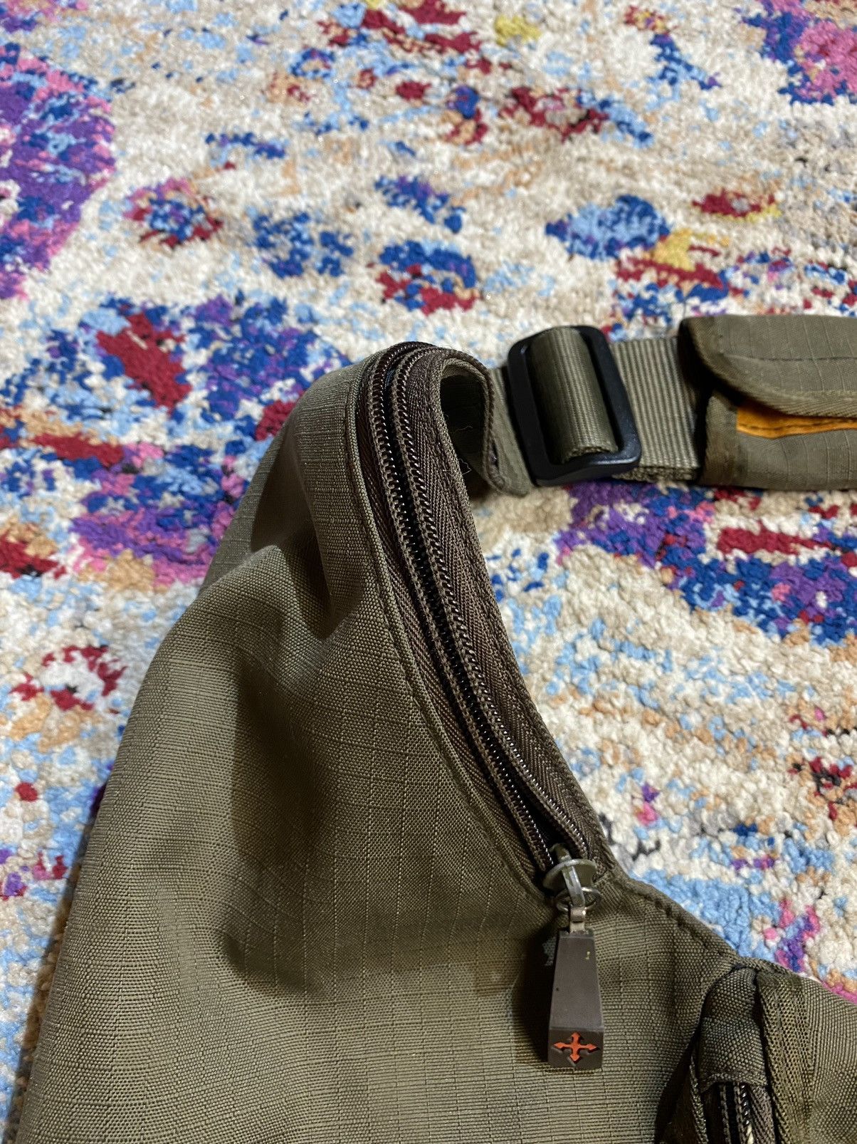 Guess 2003 Guess Jeans Company Multizipper Sling Fatigue Bag Size ONE SIZE - 10 Thumbnail