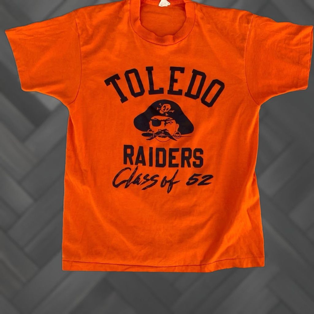 Vintage VINTAGE Screen Stars Toledo Raiders Pirate Class of 52 T Shirt Orange XL Mens Graphic Tee 1980s Size US XL / EU 56 / 4 - 1 Thumbnail
