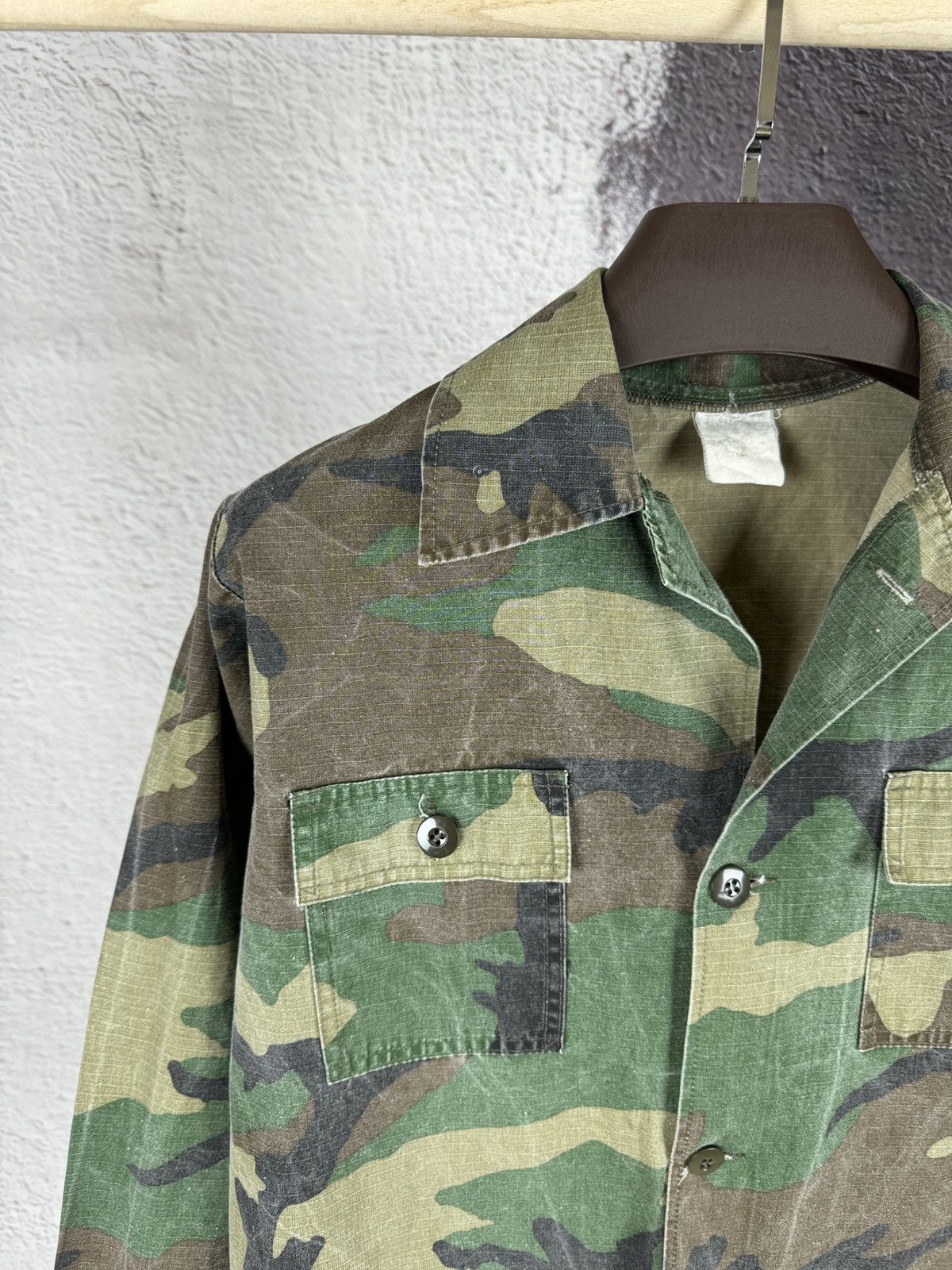 Vintage Military vintage 80s woodland us army camouflage shirt Size US S / EU 44-46 / 1 - 3 Thumbnail