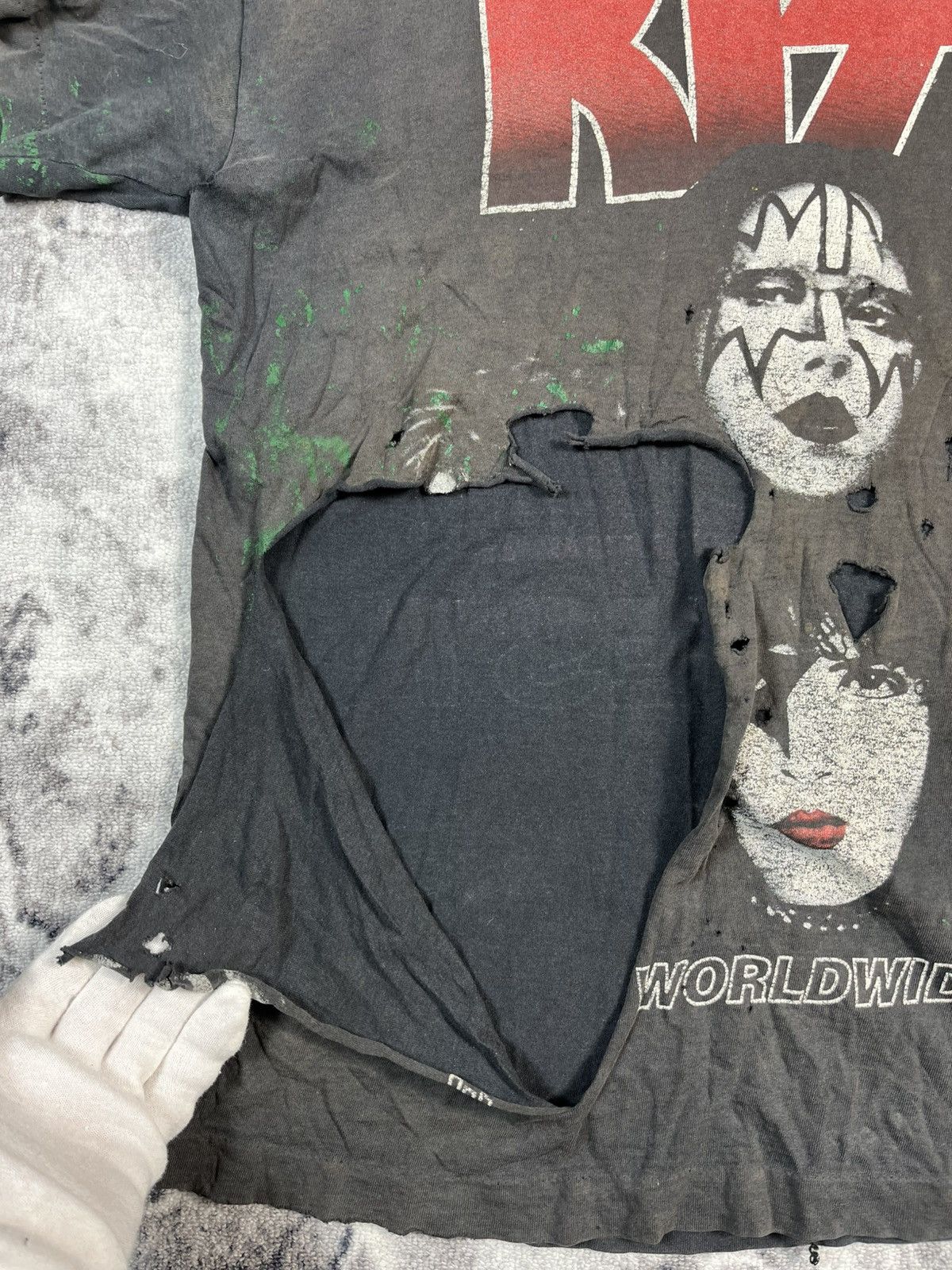 KISS KISS Alive Worldwide Tour 96 97 Distressed Faded Tee Size US XL / EU 56 / 4 - 13 Thumbnail