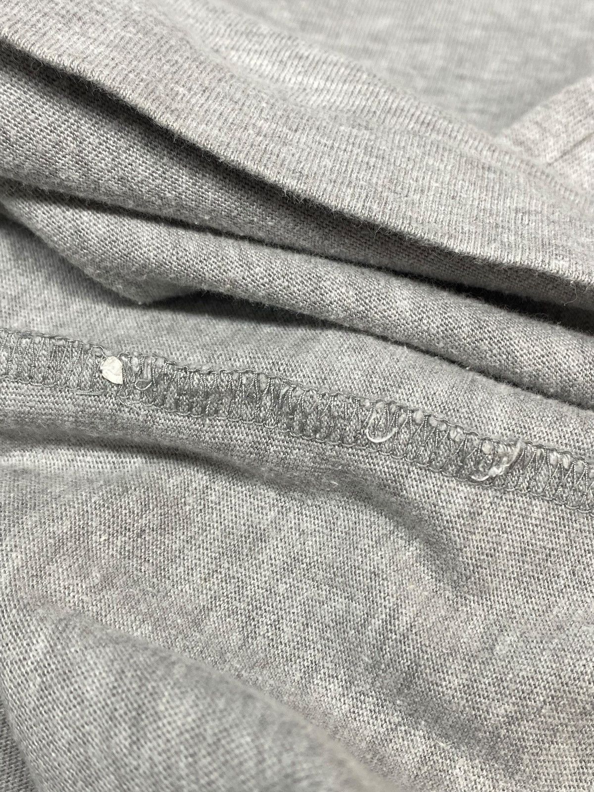 Comme des Garcons COMME DES GARÇONS PLAY Gray Heart Patch T-Shirt Size US S / EU 44-46 / 1 - 10 Thumbnail