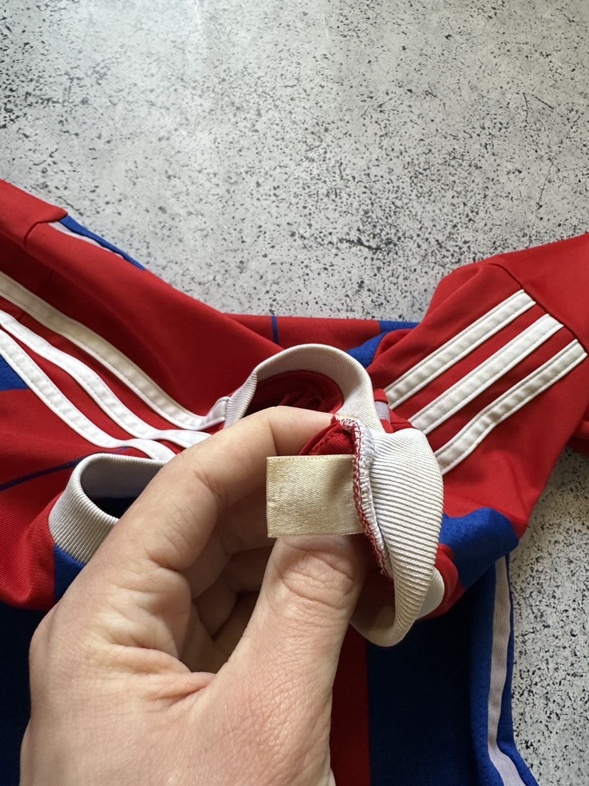 Adidas Vintage Adidas Bayern Munich Soccer Jersey T-shirt Size US M / EU 48-50 / 2 - 5 Thumbnail