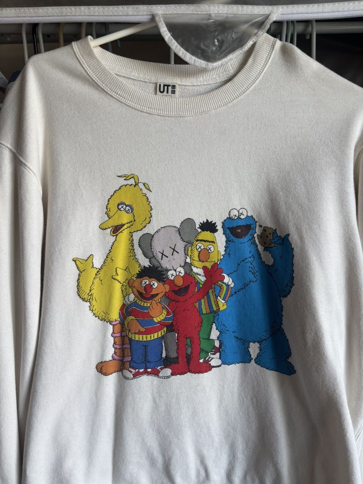 Kaws × Uniqlo Sesame Street crewneck Size US L / EU 52-54 / 3 - 1 Thumbnail