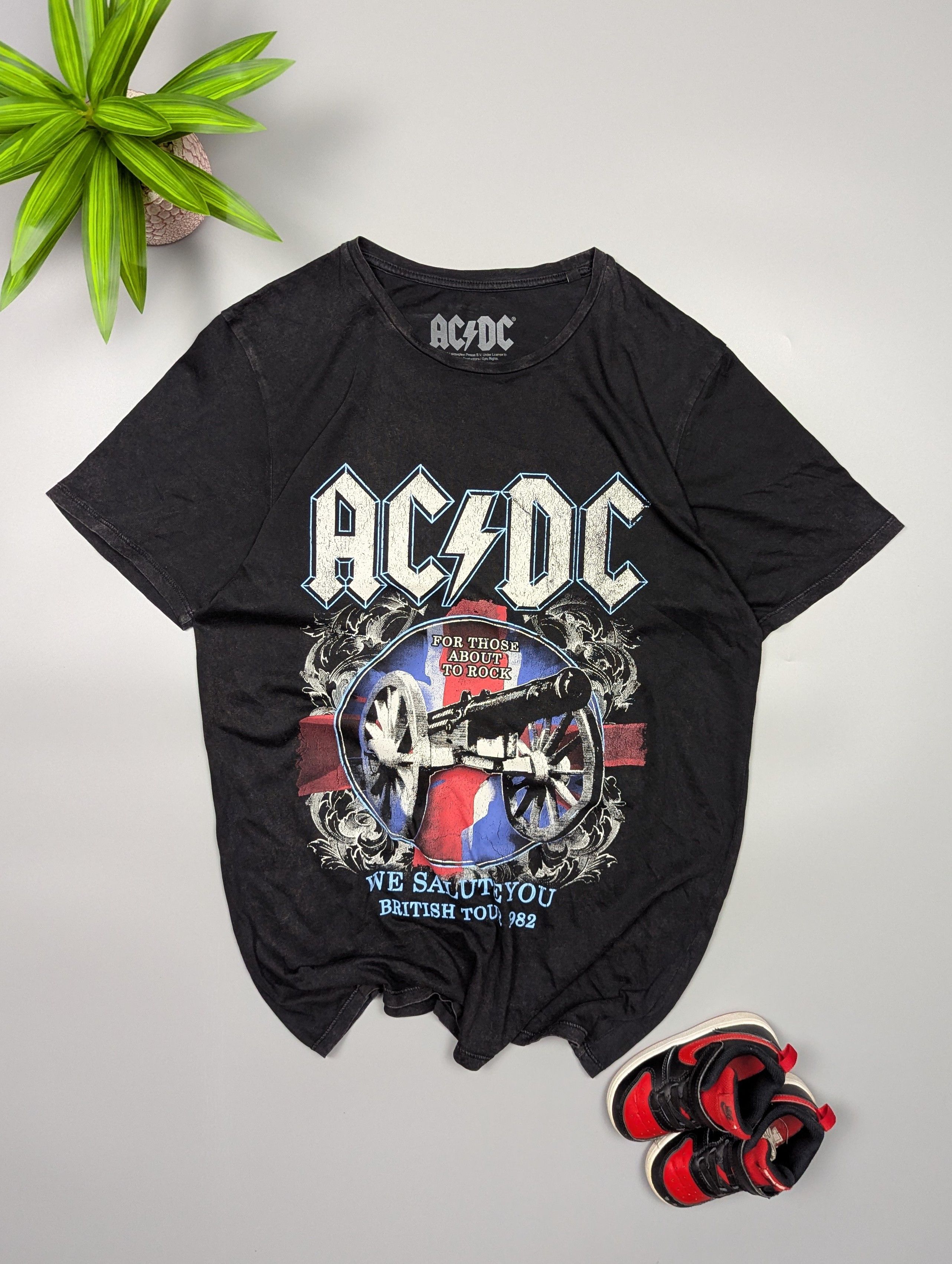 Band Tees AC/DC 1982 Tour Rock Tee Men's M Vintage Band Shirt Size US M / EU 48-50 / 2 - 1 Thumbnail