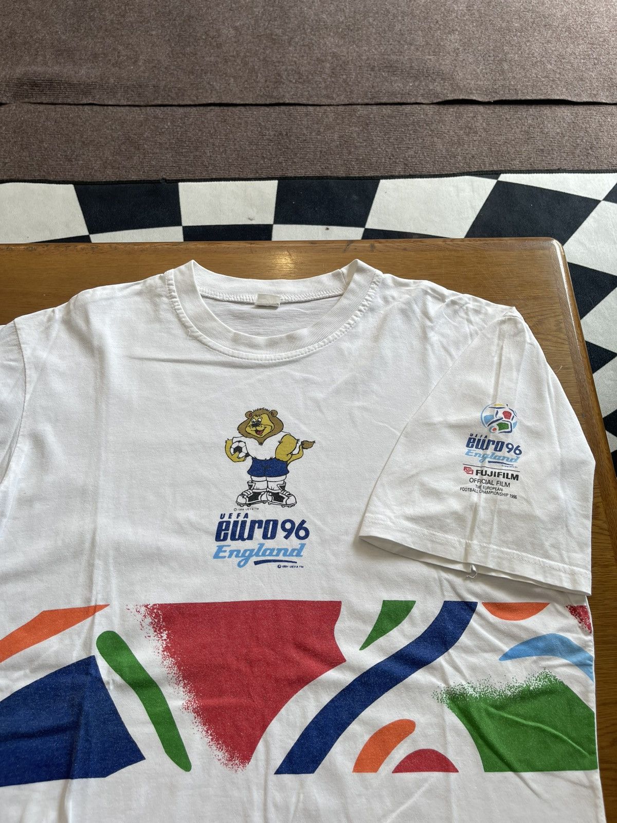 Vintage Vintage Euro 96 England Mascot T shirt L. Size US L / EU 52-54 / 3 - 3 Thumbnail
