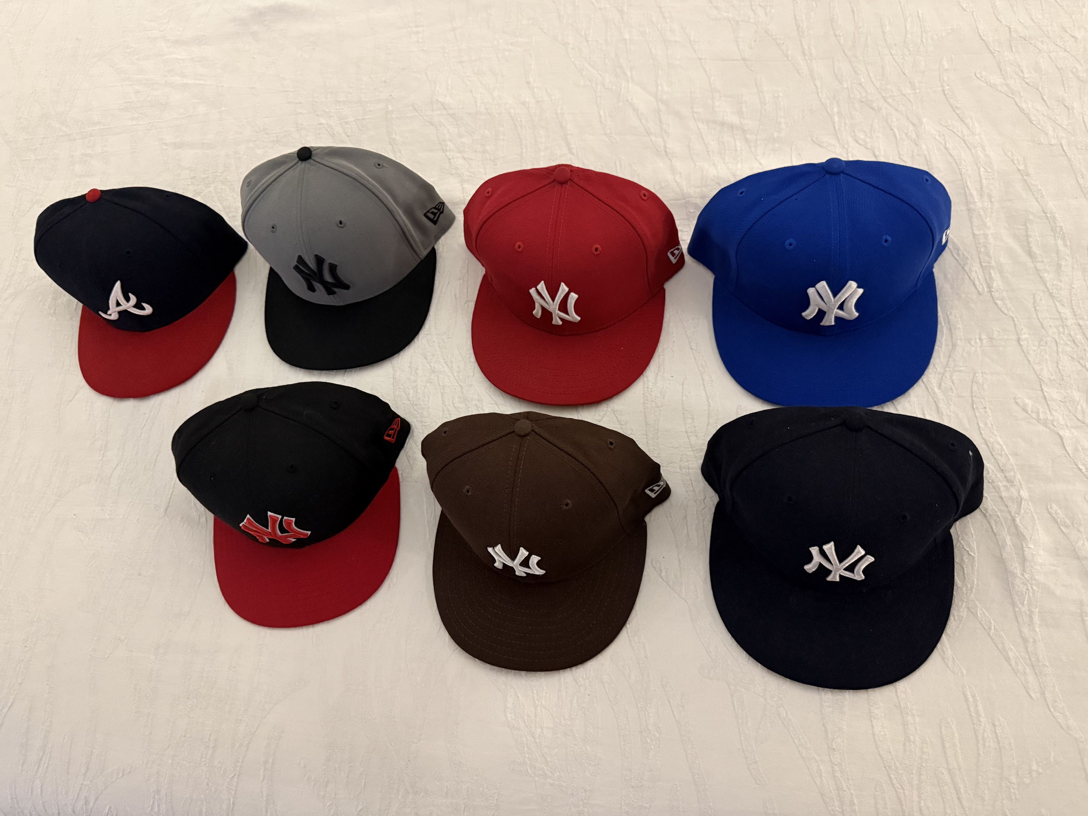 New Era New Era lot fitted hats. 7 1/2 NY Yankees & ATL braves Size ONE SIZE - 1 Thumbnail