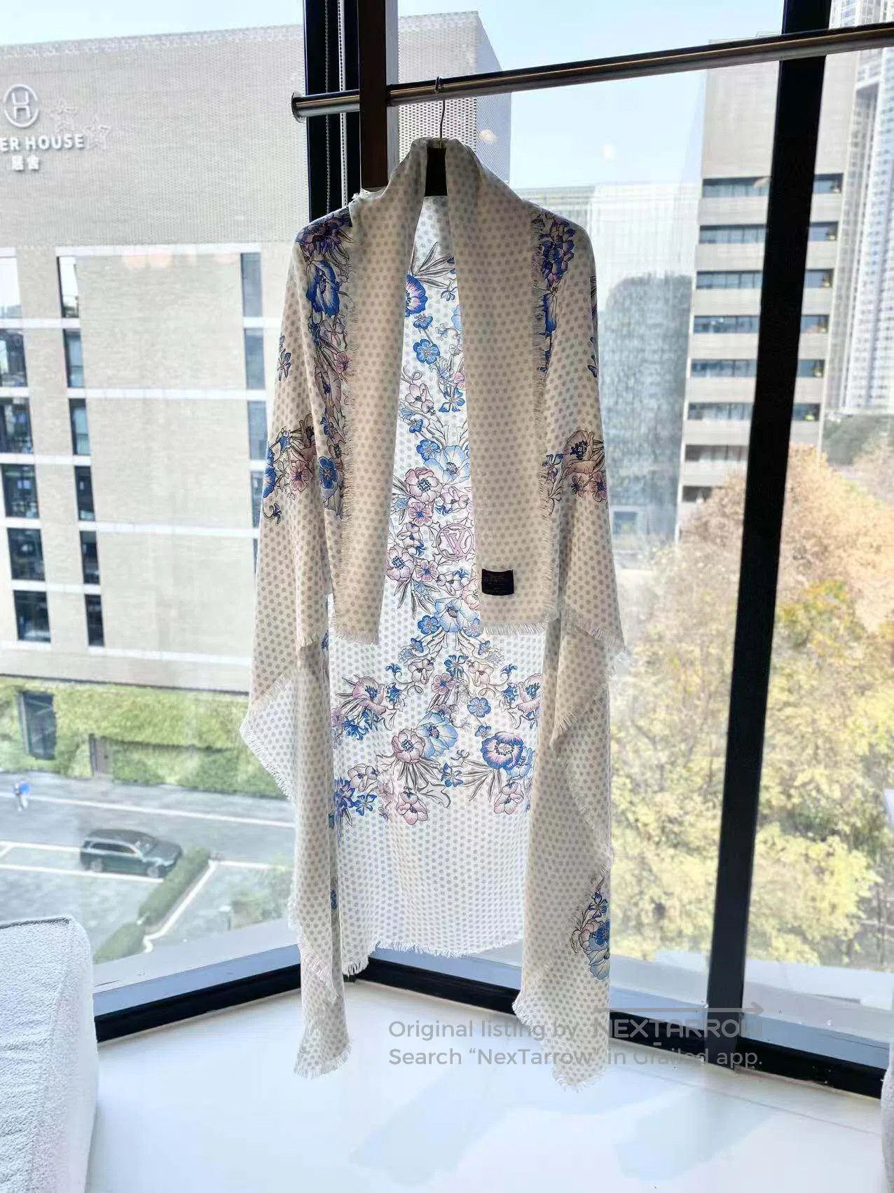 Louis Vuitton Louis Vuitton Floral polka dot scarf| Size ONE SIZE - 1 Thumbnail
